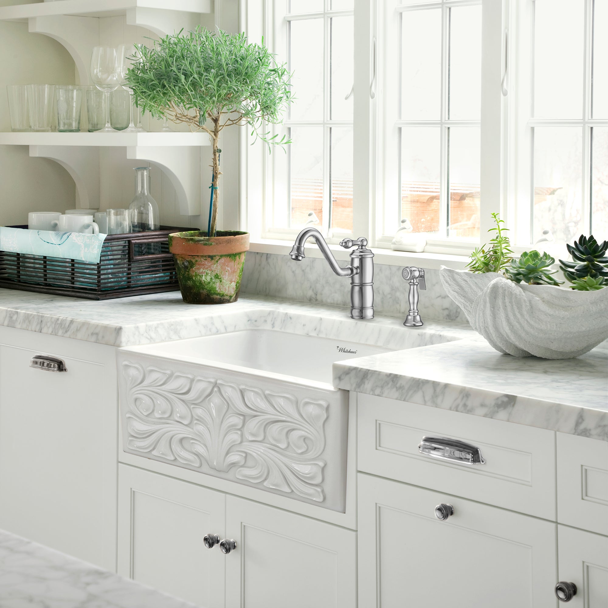 Single Lever Kitchen Faucet with Traditional Swivel Spout & Solid Brass Side Sprayer - Perfect for Modern Farmhouse & Traditional Home Renovations