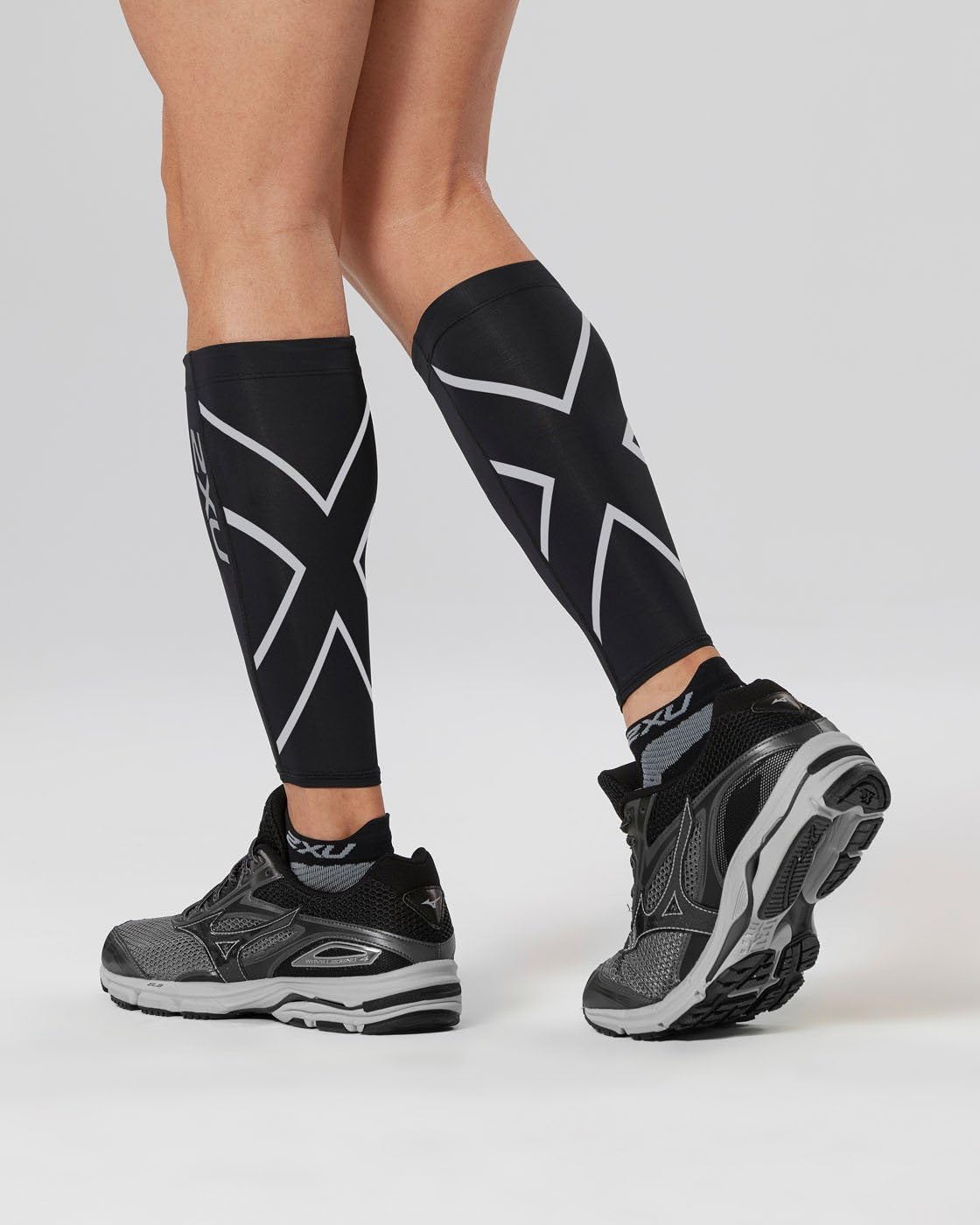 2XU Boys' Compression Calf Guards - Youth Performance Leg Sleeves for Running, Soccer & Basketball - Improve Circulation & Reduce Muscle Fatigue