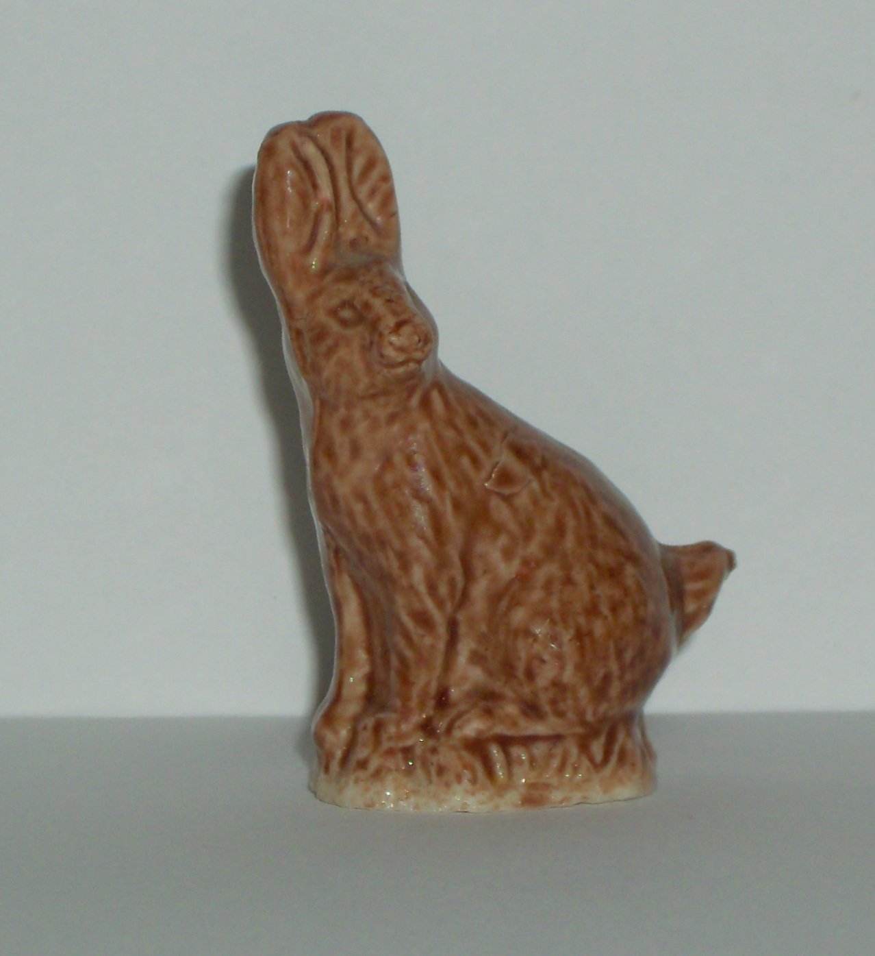 WADE Miniature Red Rose Rabbit Figurine - Perfect for Home Decor, Collectibles, and Gift Giving