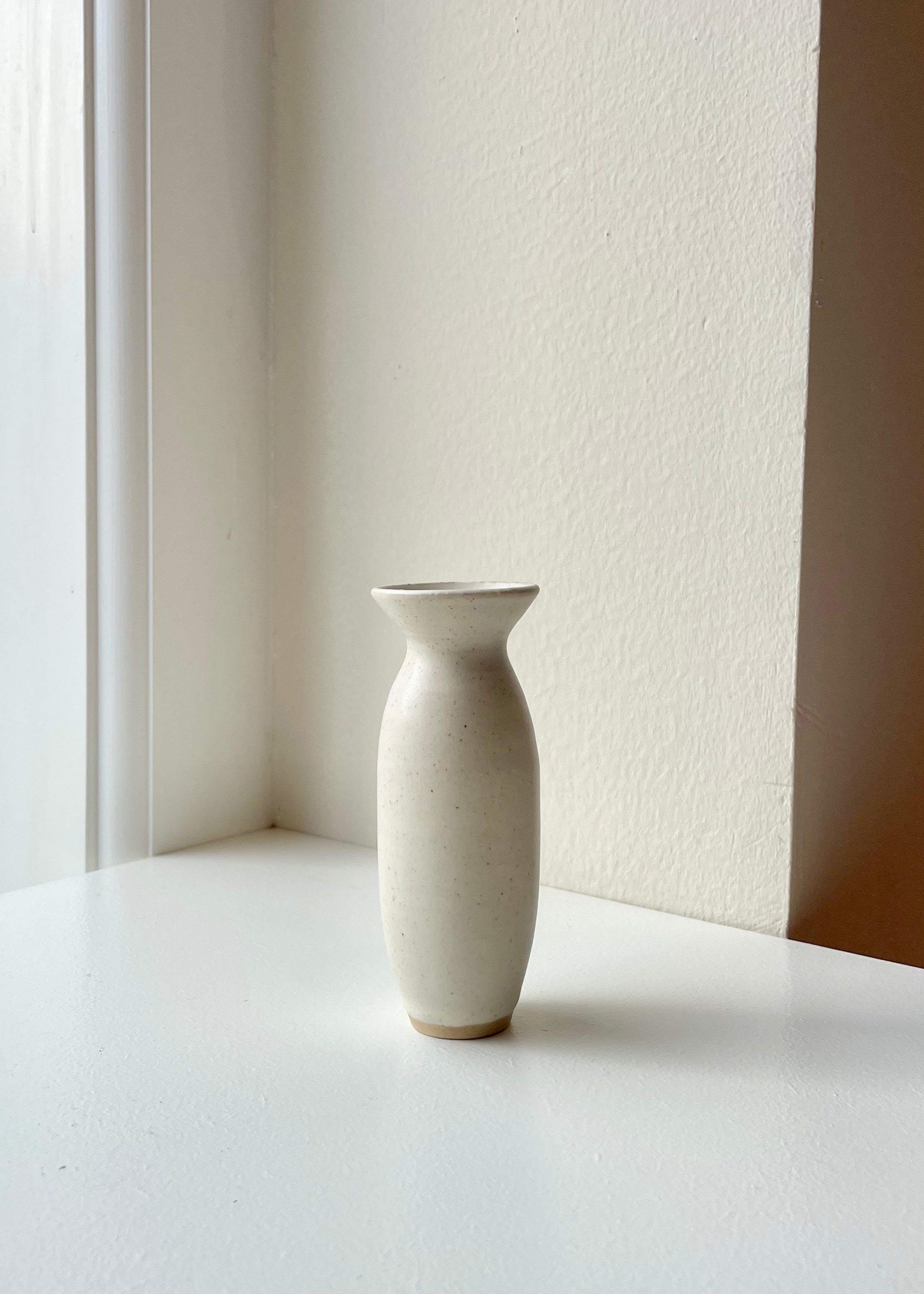 Viki Weiland Mini Vase - Small Decorative Ceramic Flower Vase for Home Decor, Office Desk, Wedding Centerpieces & DIY Floral Arrangements