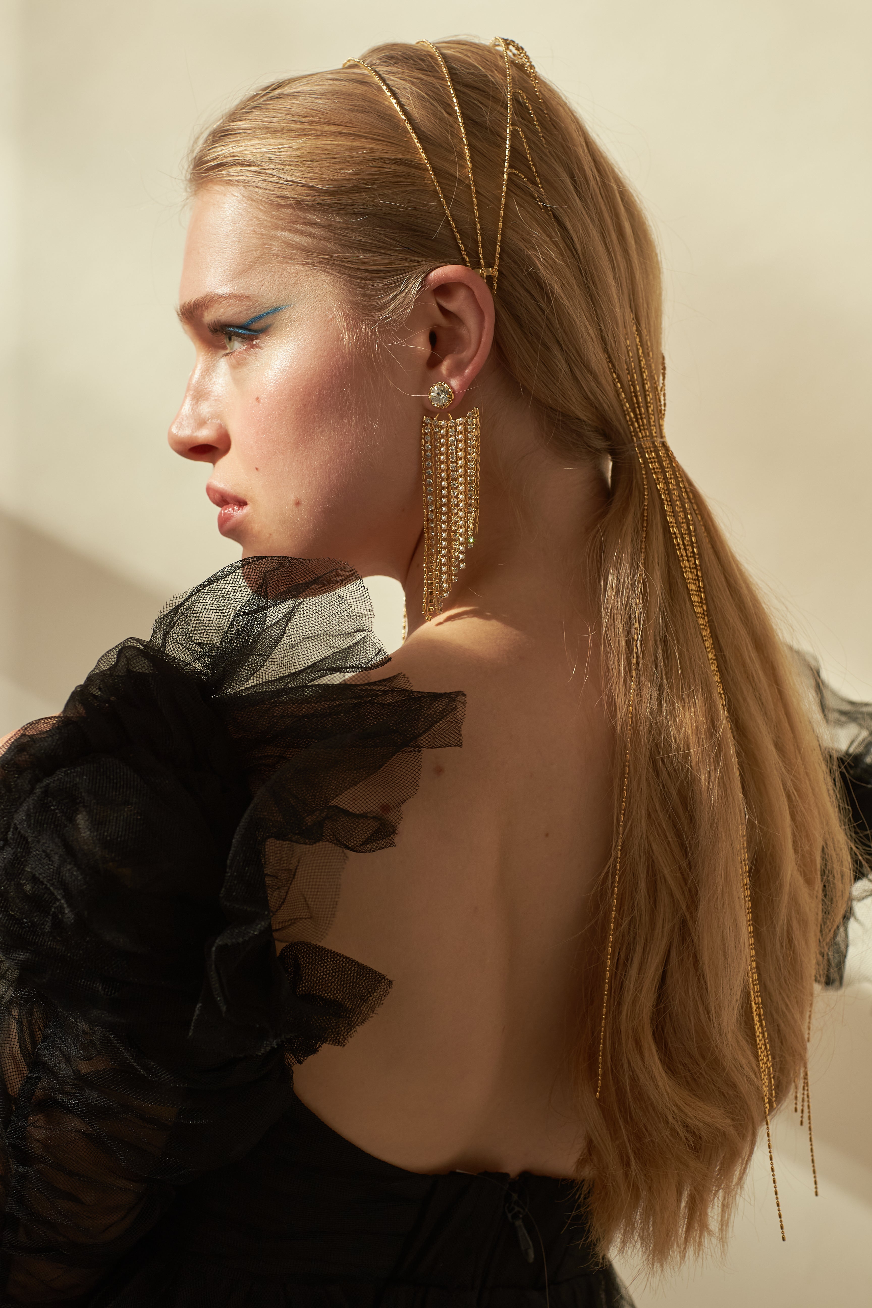 Alaia Metal Headband for Women - Elegant Gold Hair Accessory for Parties, Weddings & Everyday Wear