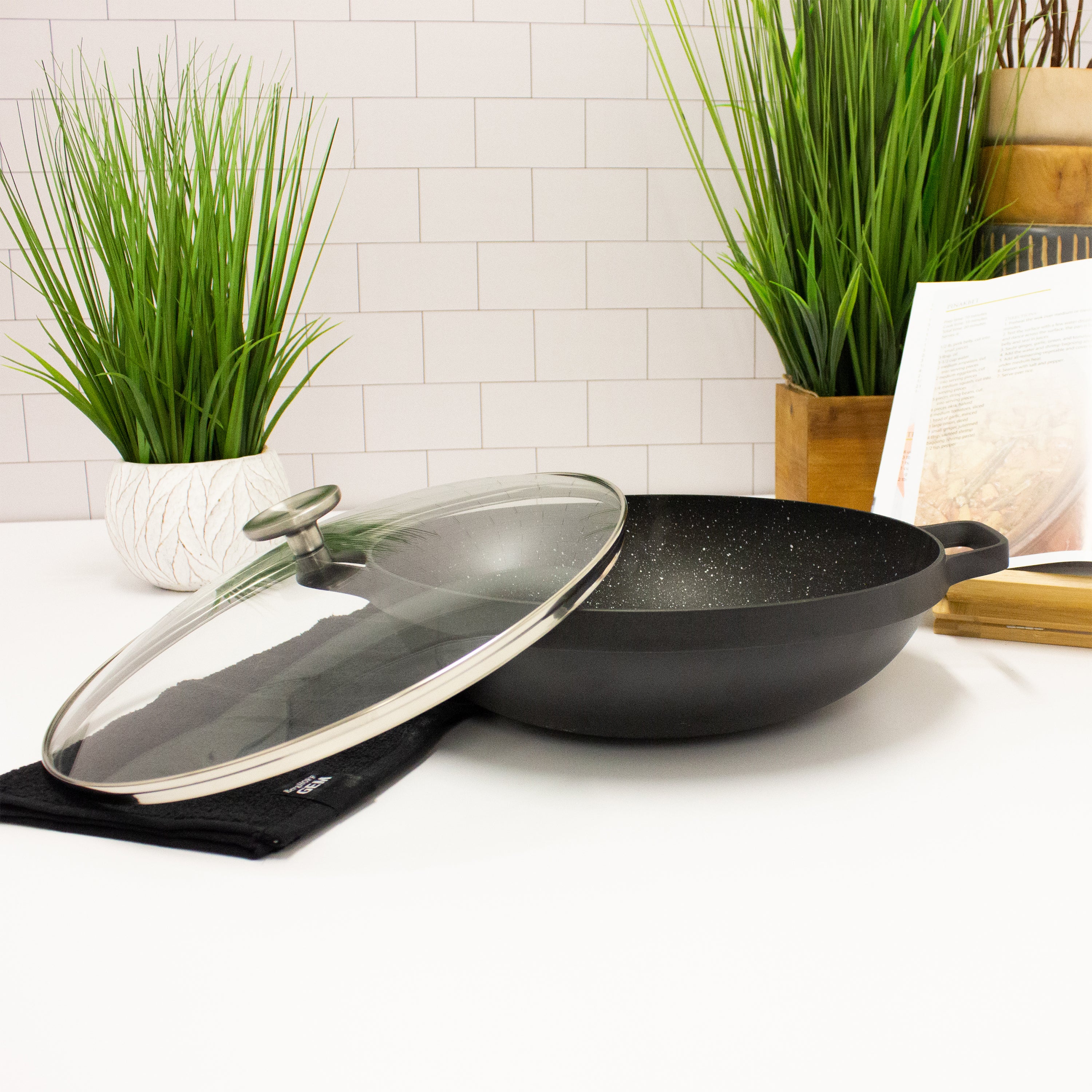 BergHOFF GEM 12.5 Inch Non-Stick Chinese Wok Pan with Glass Lid - 5.7 Quart Black Carbon Steel Stir Fry Pan for Asian Cooking, Stir Frying, Sautéing & Deep Frying - Perfect for Home Kitchen & Restaurant Use