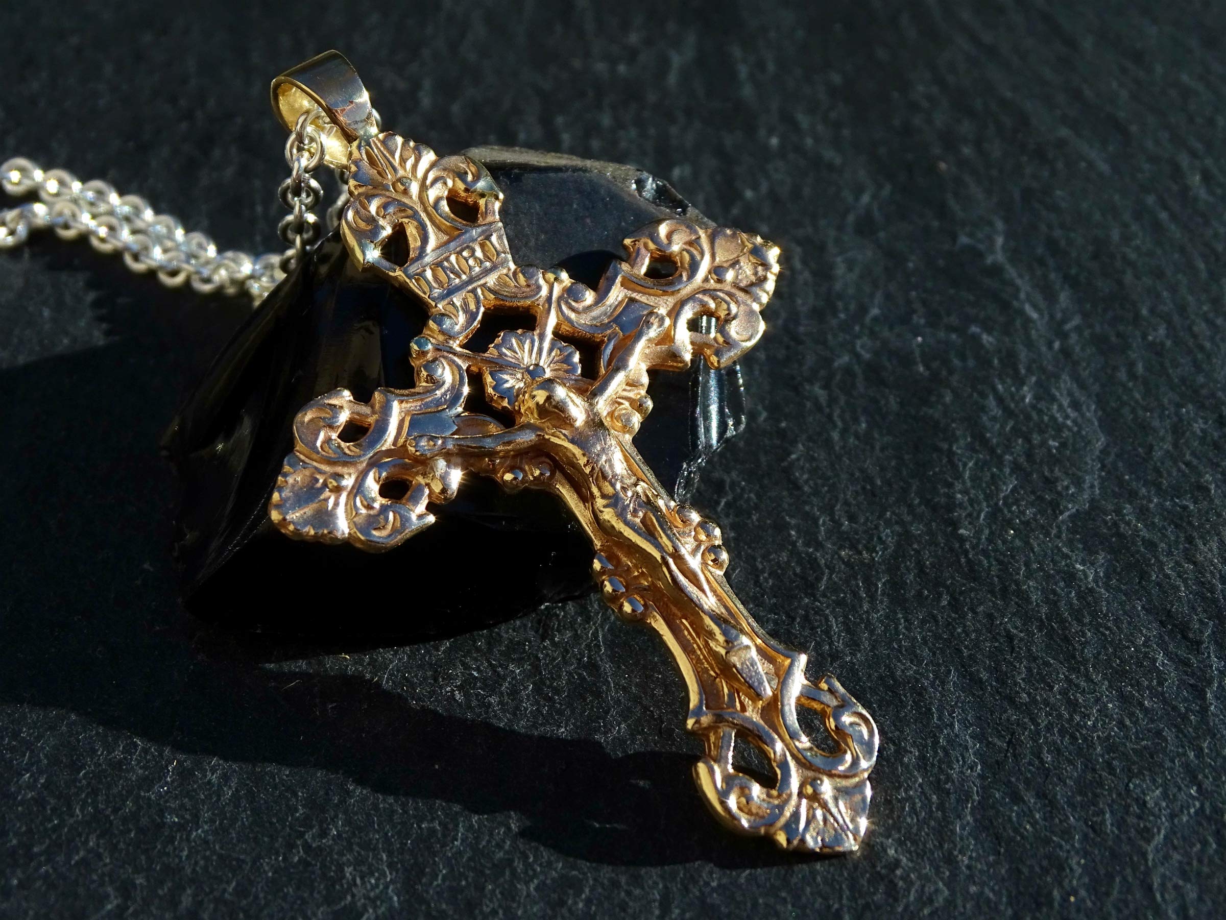 Big Gold Cross Pendant for Men - Stylish Gold Crucifix Necklace, Unique Mens Gift, Perfect for Daily Wear, Special Occasions, and Religious Events
