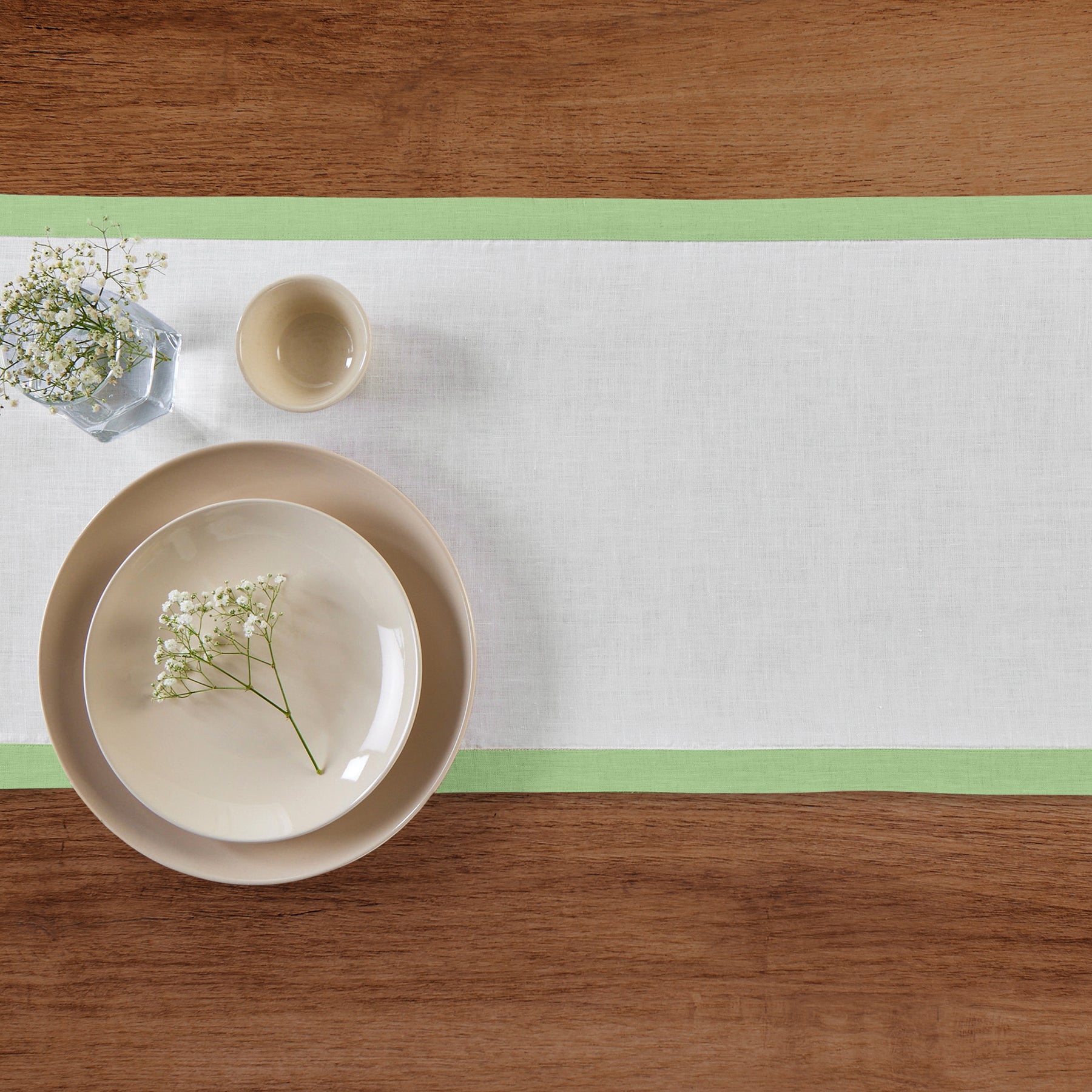 Elegant Classic Table Runner for Dining & Home Decor - Perfect for Weddings, Parties & Holiday Tablescapes
