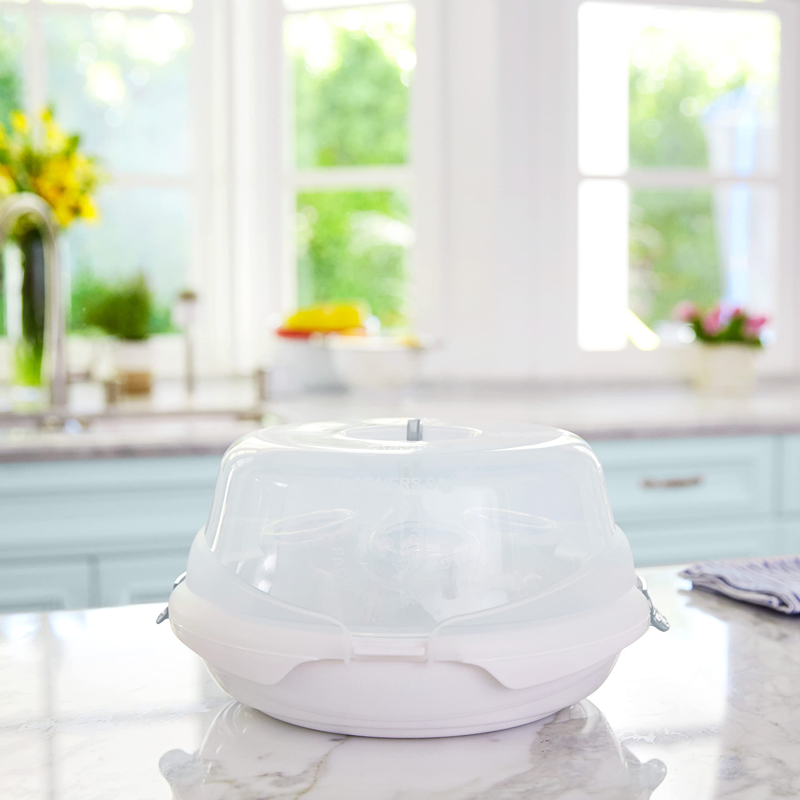 Munchkin® Steam™ Microwave Bottle Sterilizer - White | Fast & Easy Baby Bottle Sanitizer for Breast Pump Parts, Pacifiers & Baby Accessories | Safe for Microwave Use at Home or Travel