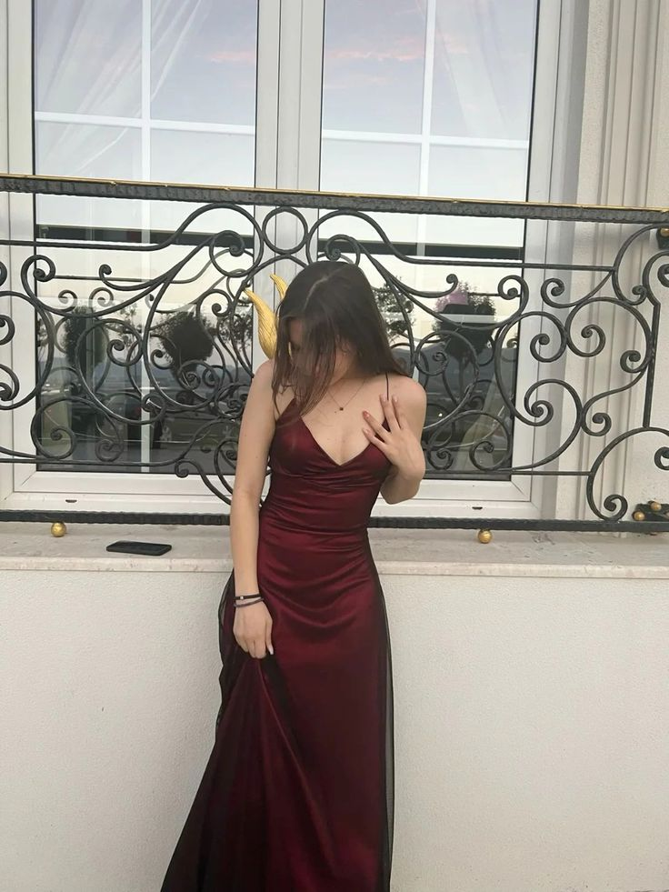 Elegant Burgundy V-Neck Long Prom Dress for Women - Formal Evening Gown for Homecoming, Ball, and Special Occasions - Style J5043