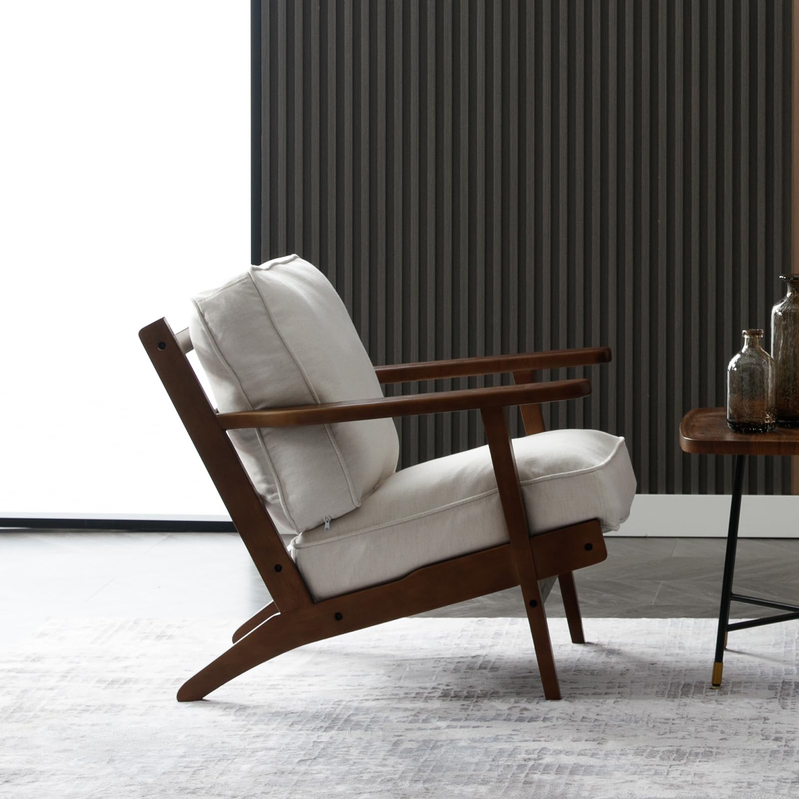 Mid Century Modern Accent Chair - Solid Wood Frame Upholstered Armchair for Living Room, Bedroom & Reading Nook - Elegant Beige Fabric Lounge Chair - Perfect for Home Office, Apartment Decor & Cozy Sitting Areas