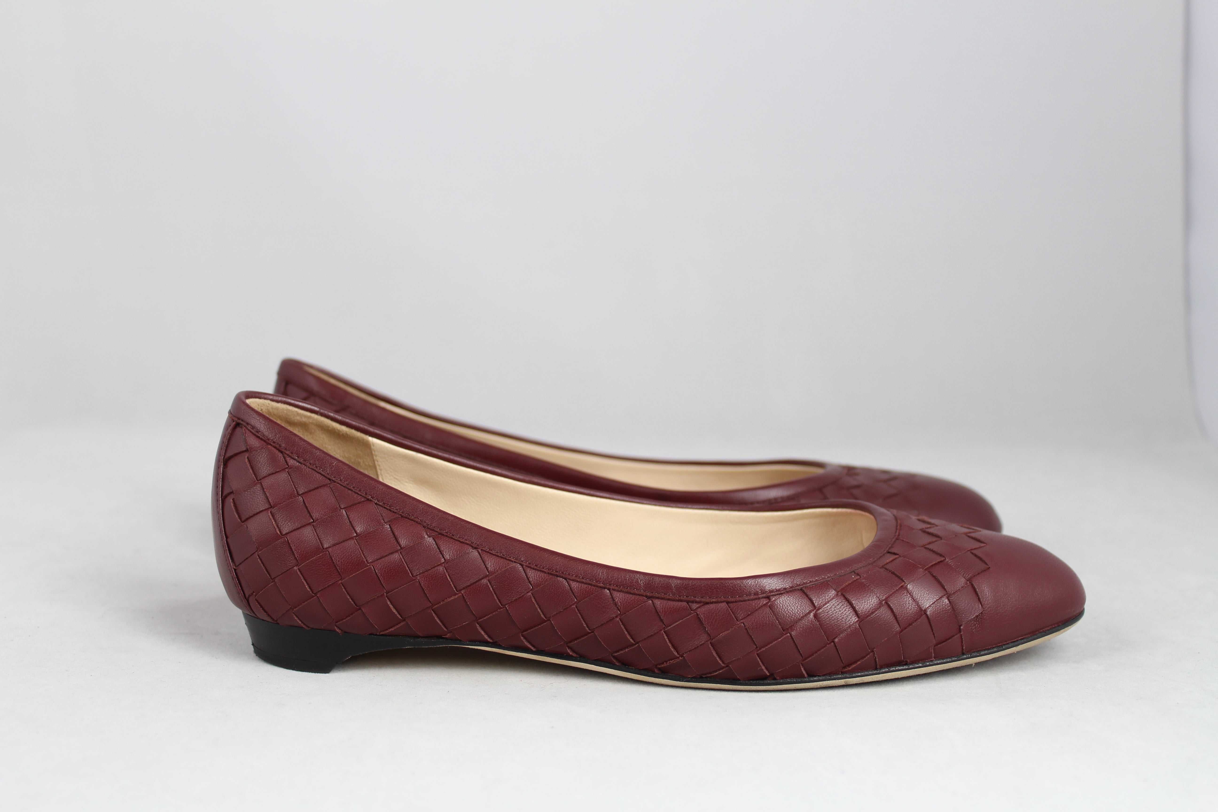 Bottega Veneta Women's Bordeaux Woven Leather Ballet Flats Size 37 - Perfect for Office, Parties & Casual Outings