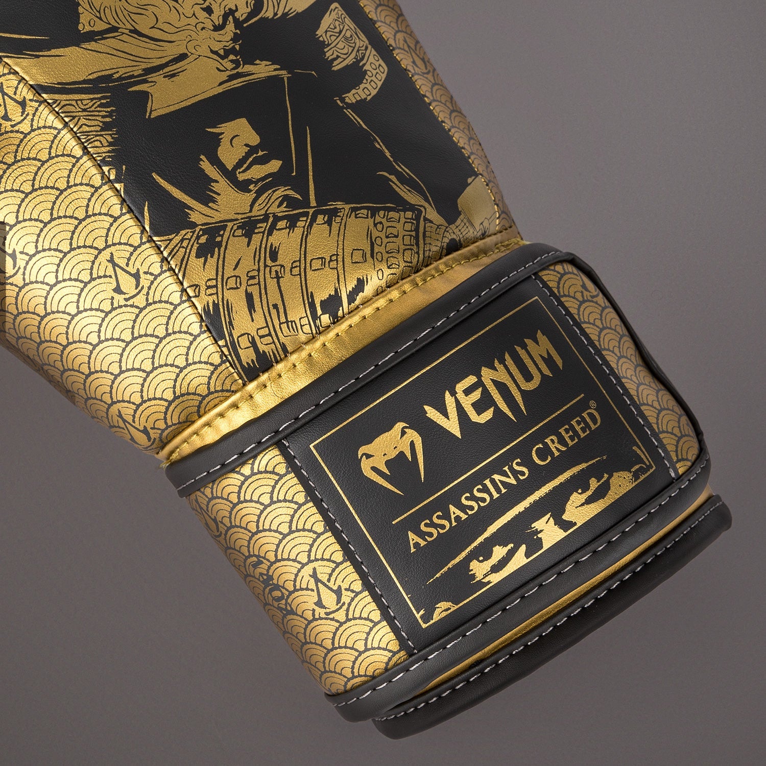 Venum x Assassin's Creed Shadows Boxing Gloves - Black/Gold MMA Training Gloves for Men & Women - Perfect for Boxing, Kickboxing, and Fitness Workouts