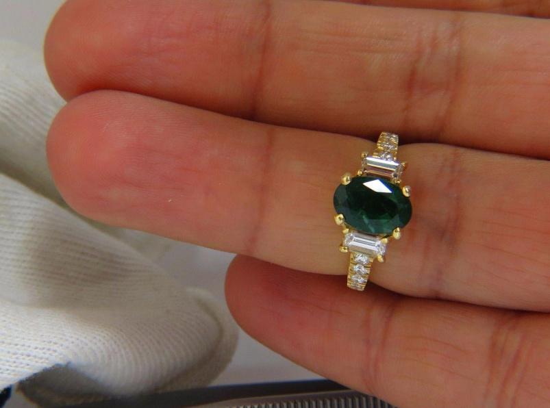 GIA Certified 2.68 Carat Natural Emerald and Diamond Ring in 18K Gold - Elegant Jewelry for Weddings, Anniversaries & Special Occasions