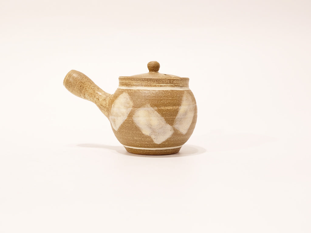 Premium Kyusu Japanese Teapot by Yukikatsu Isobe - Authentic Ceramic Green Tea Pot with Built-in Strainer - Perfect for Loose Leaf Tea Brewing at Home, Office or Tea Ceremonies