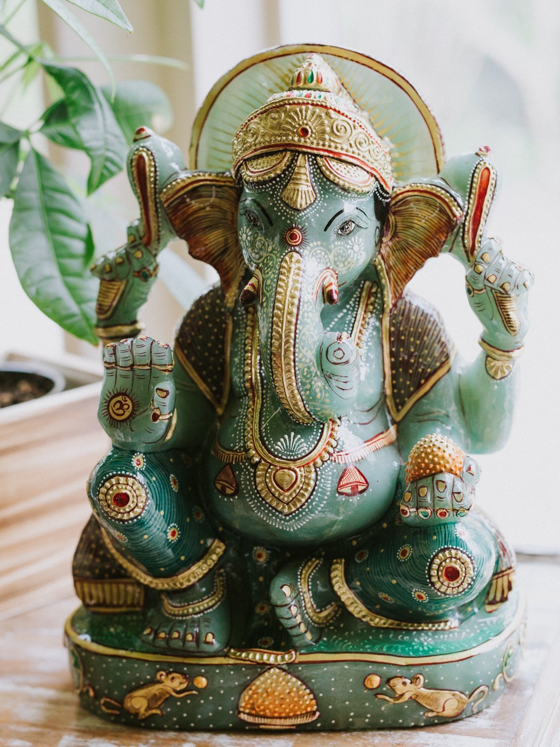 Hand Painted Aventurine Ganesh Statue - Hindu God of Success & Prosperity - Perfect for Home Altar, Office Decor & Spiritual Gifts