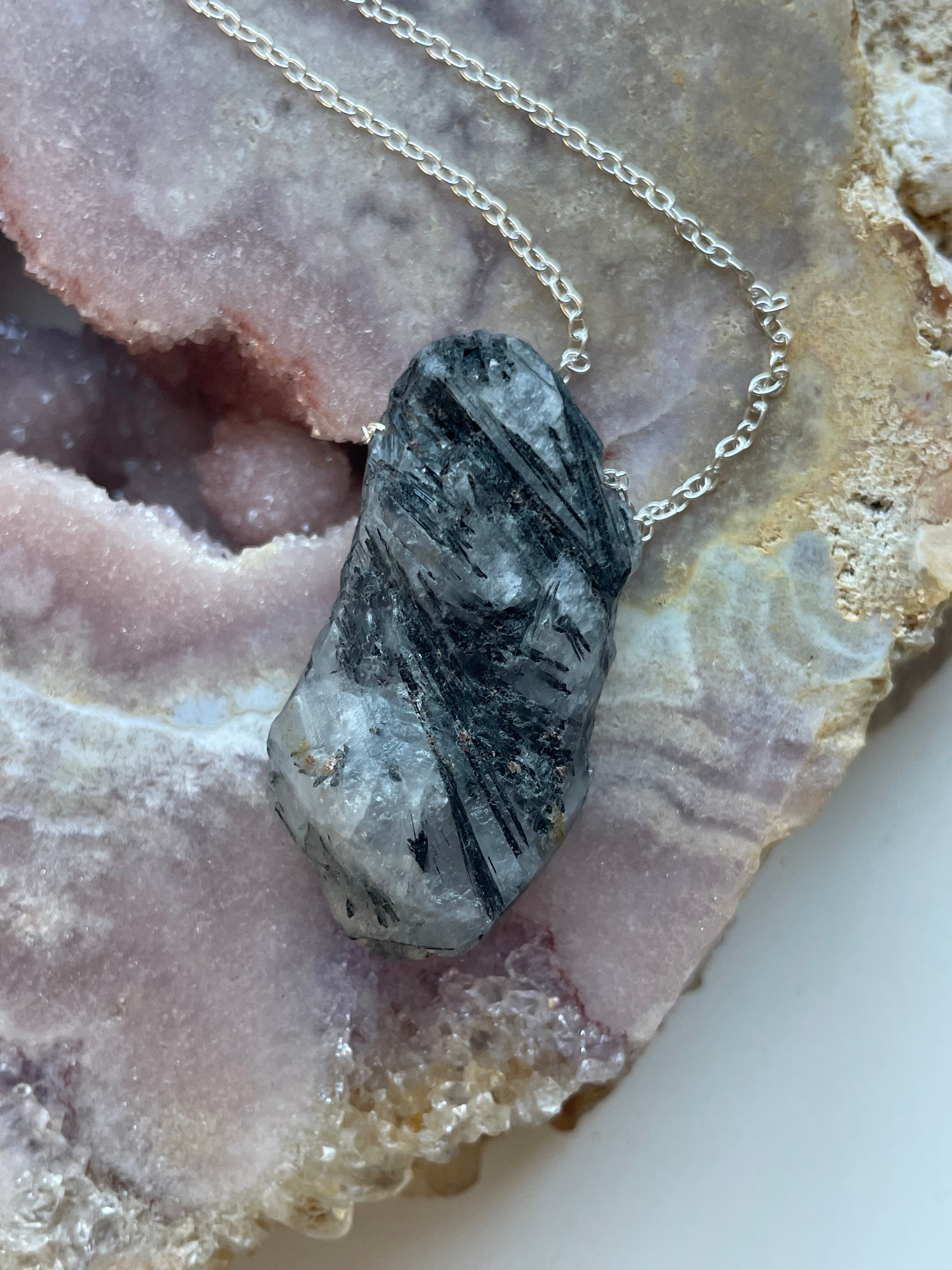 Natural Black Tourmaline Necklace for Women - Chunky Gemstone Pendant for Protection & Healing - Perfect for Spiritual Healing, Energy Cleansing & Fashion Jewelry