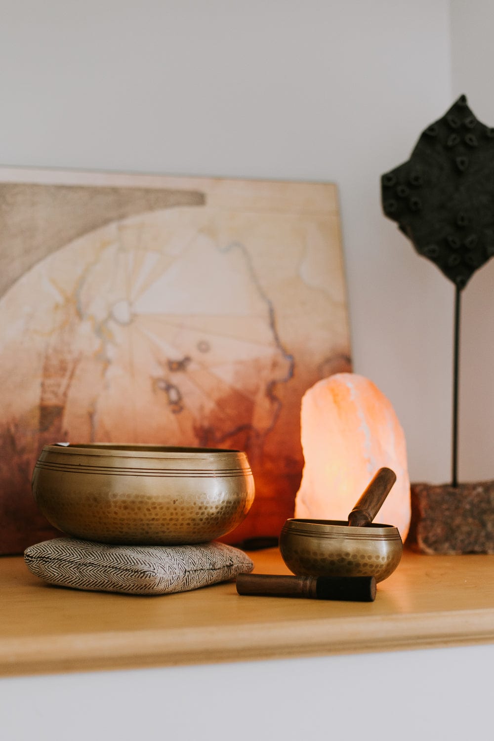 Hand Hammered Tibetan Singing Bowl Set - Meditation & Healing Sound Therapy for Yoga, Mindfulness & Relaxation - Perfect for Home, Spa & Studio Use