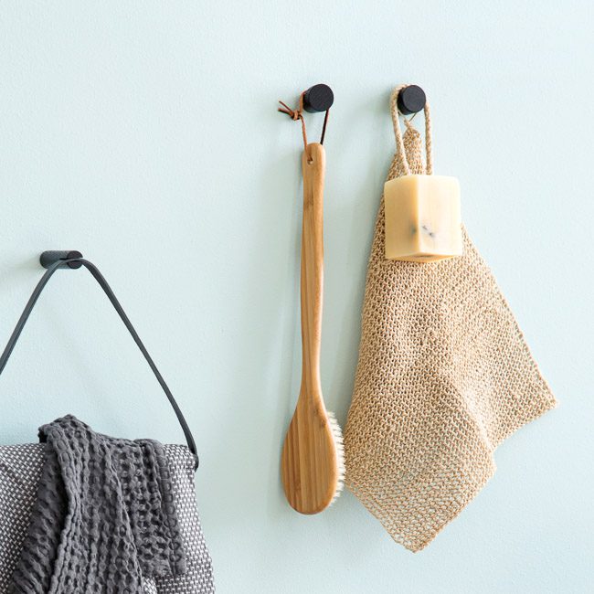 EKTA LIVING Wooden Wall Hooks - Medium 4cm Black Oak Coat Hooks for Hanging Coats, Hats, Bags & Home Decor | Rustic Entryway & Bedroom Organization