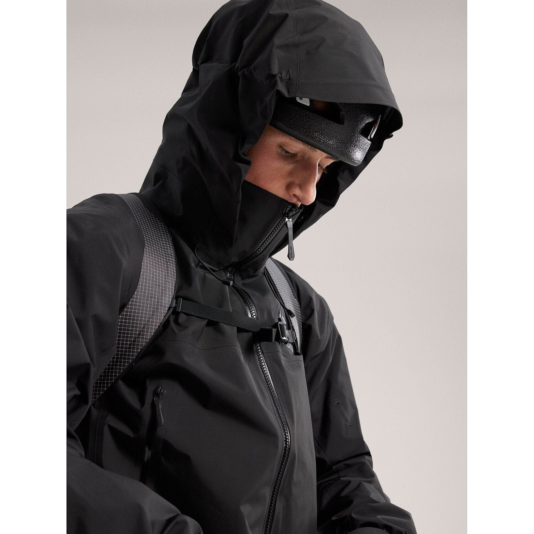 Arc'teryx Men's Beta AR Jacket - Waterproof & Breathable Hardshell for Hiking, Skiing & Outdoor Adventures