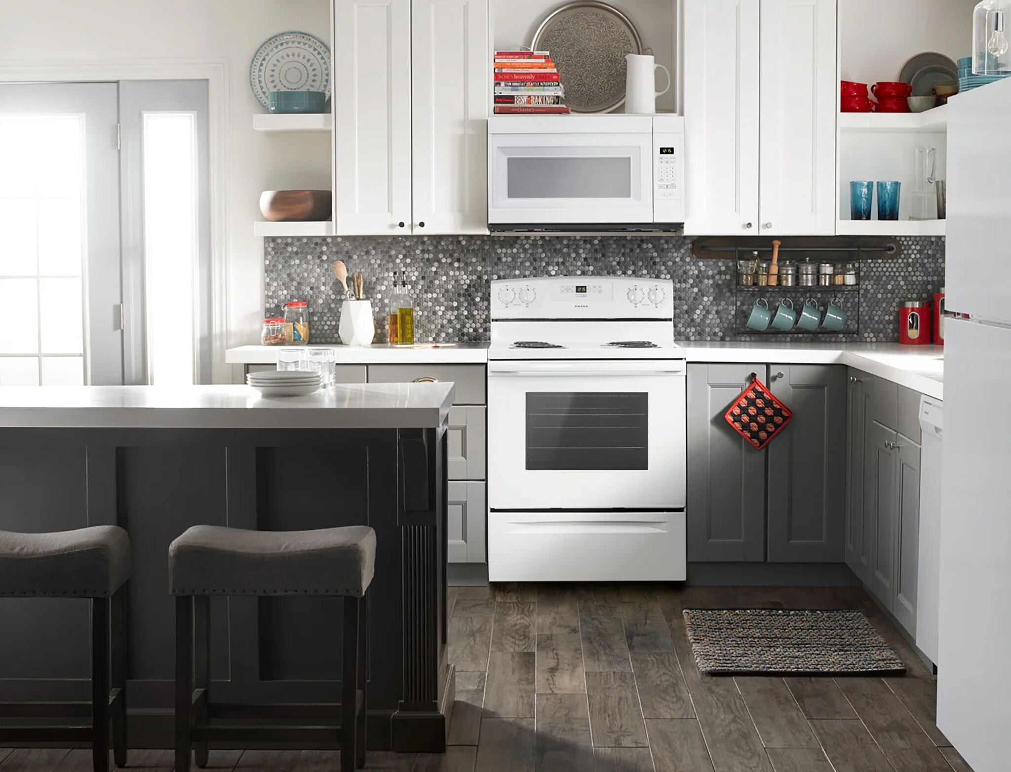 Amana YACR4503SFW 30-Inch White Freestanding Electric Range - 4.8 Cu. Ft. Capacity, Smooth Cooktop, Self-Cleaning Oven - Perfect for Home Kitchens & Small Restaurants