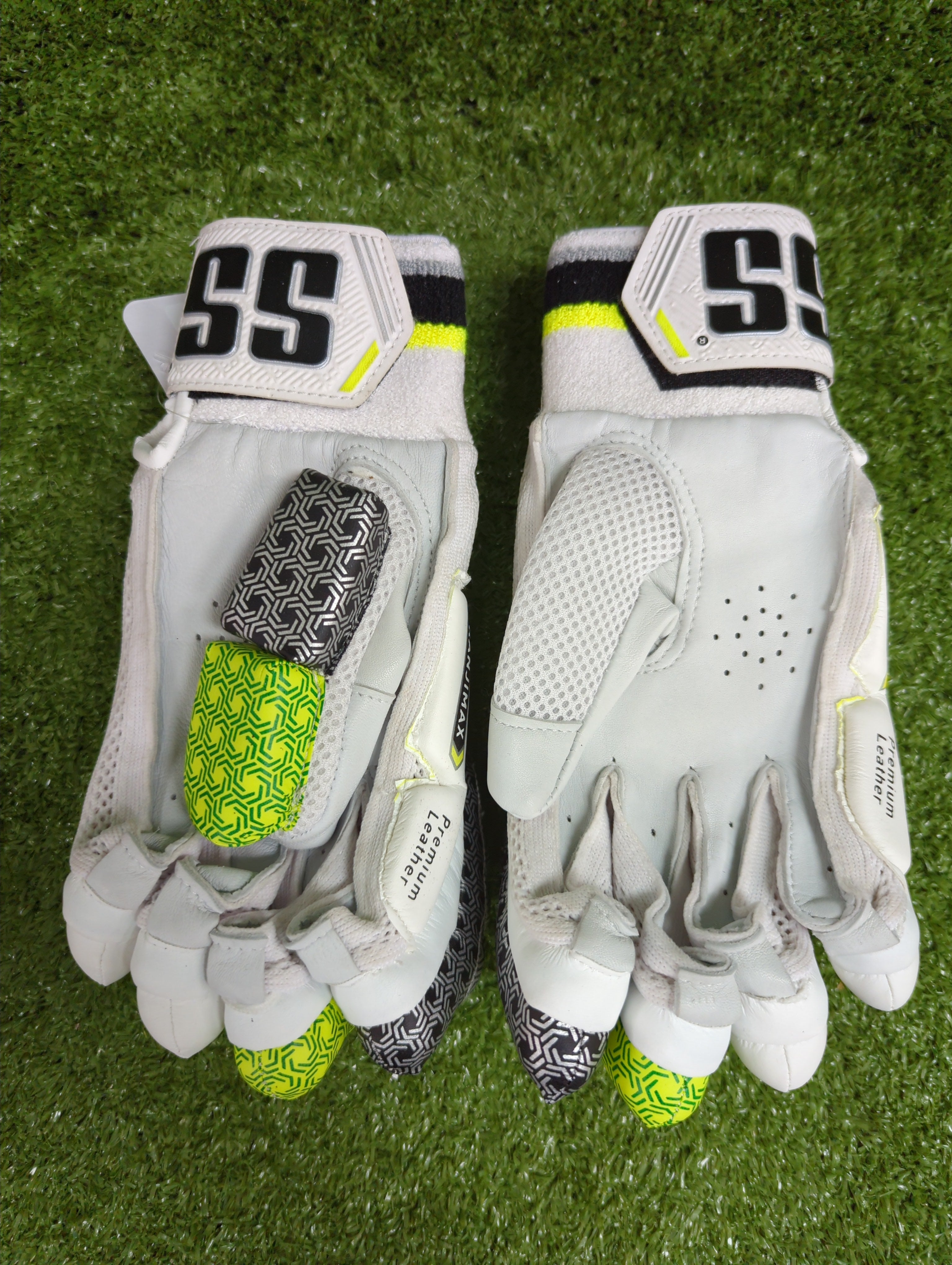 SS Ranjimax Junior & Youth Cricket Batting Gloves - Lightweight Protective Gear for Young Players | Perfect for Practice & Matches