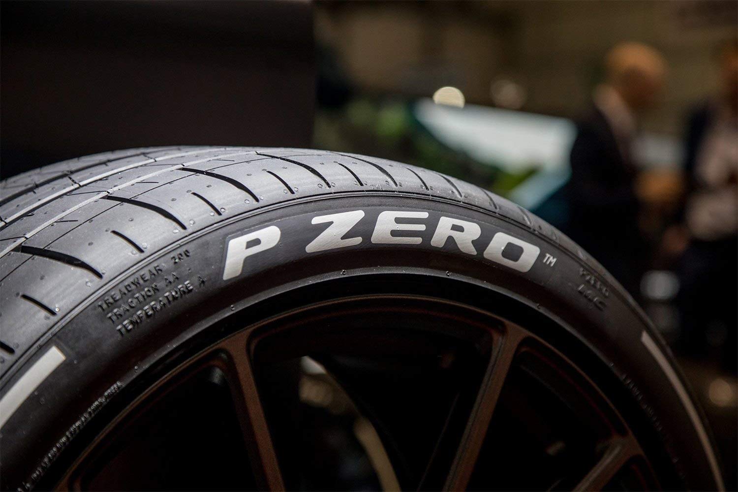 Pirelli P Zero Run Flat 275/40R19 101Y High Performance Tire - All Season Radial for Luxury Cars & Sports Vehicles (QTY 1) | Perfect for Daily Commuting & Highway Driving