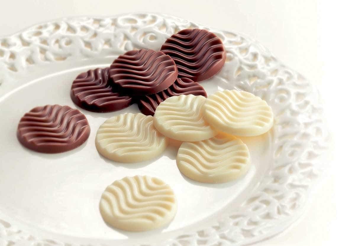 Premium ROYCE' Pure Chocolate Assortment - Creamy Milk & White Chocolate Gift Box (40 Pieces) | No Artificial Preservatives | Authentic Japanese Chocolate from Hokkaido | Perfect for Baking, Desserts, Gifts & Special Occasions