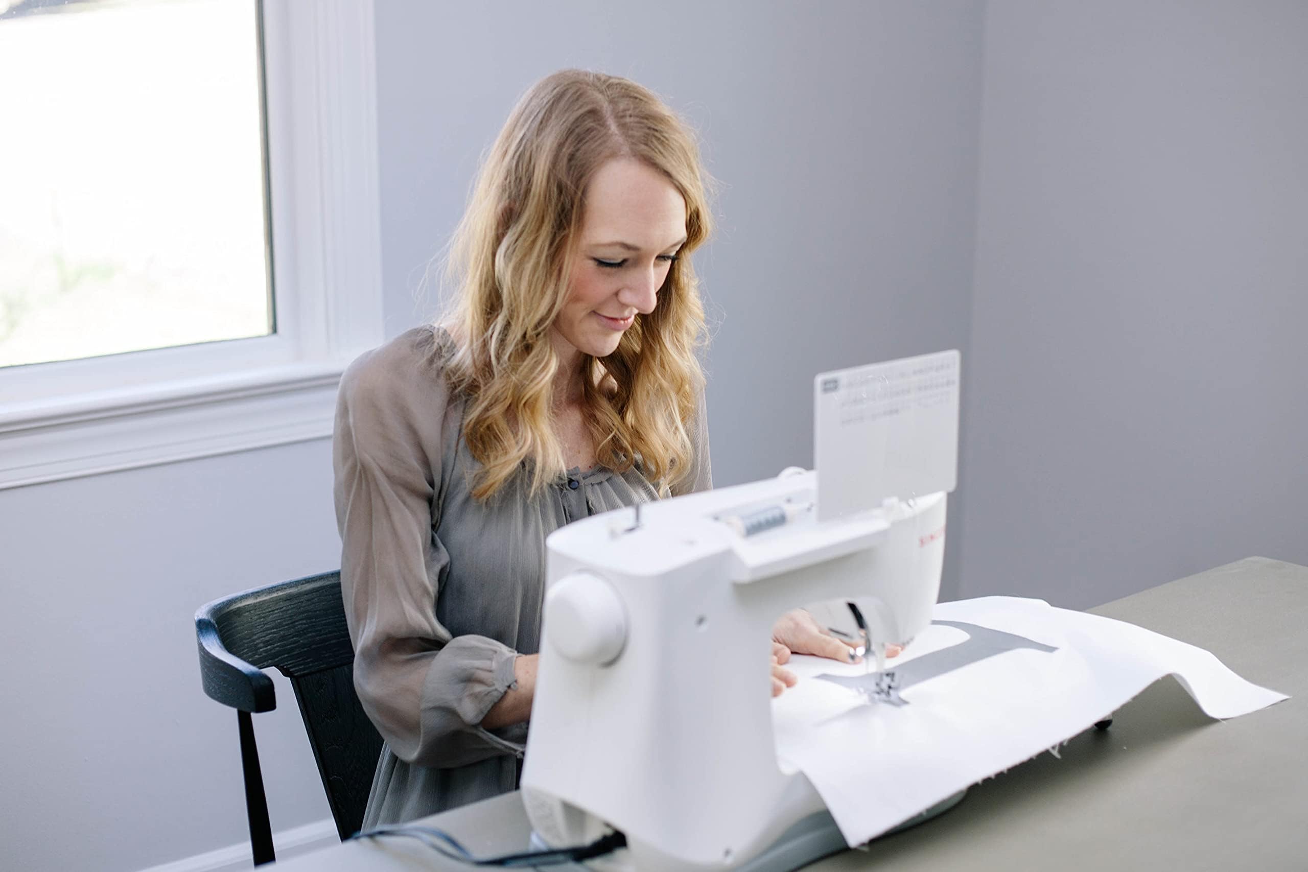 Singer 7640 Confidence Computerized Sewing Machine - 70 Built-In Stitches, Automatic Needle Threader, White | Perfect for Quilting, Dressmaking & Home DIY Projects