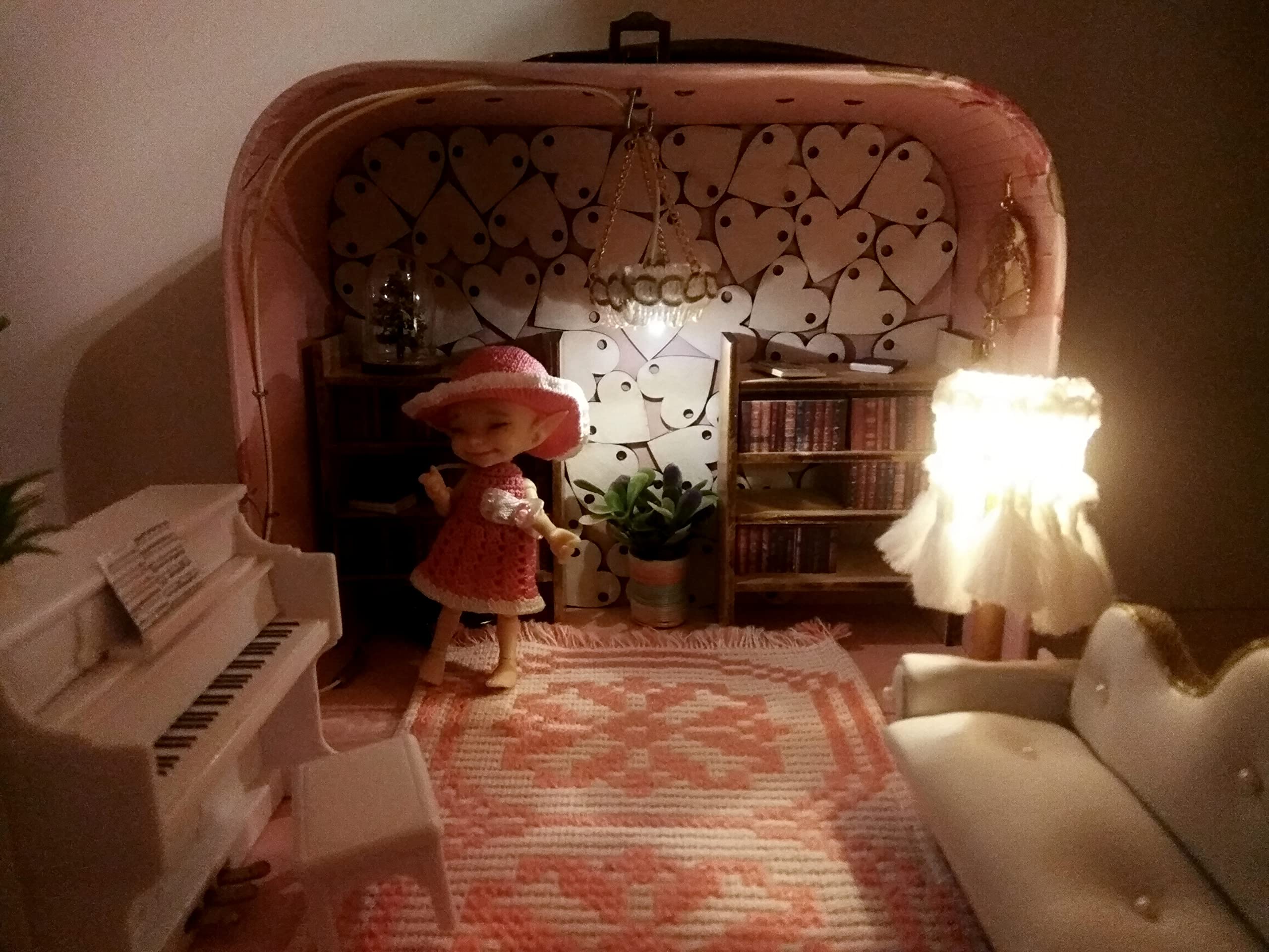 1:12 Scale Miniature Travel Dollhouse in a Suitcase with Chair, Fireplace & Table Accessories - Perfect for Collectors, Kids Play & Home Decor Display