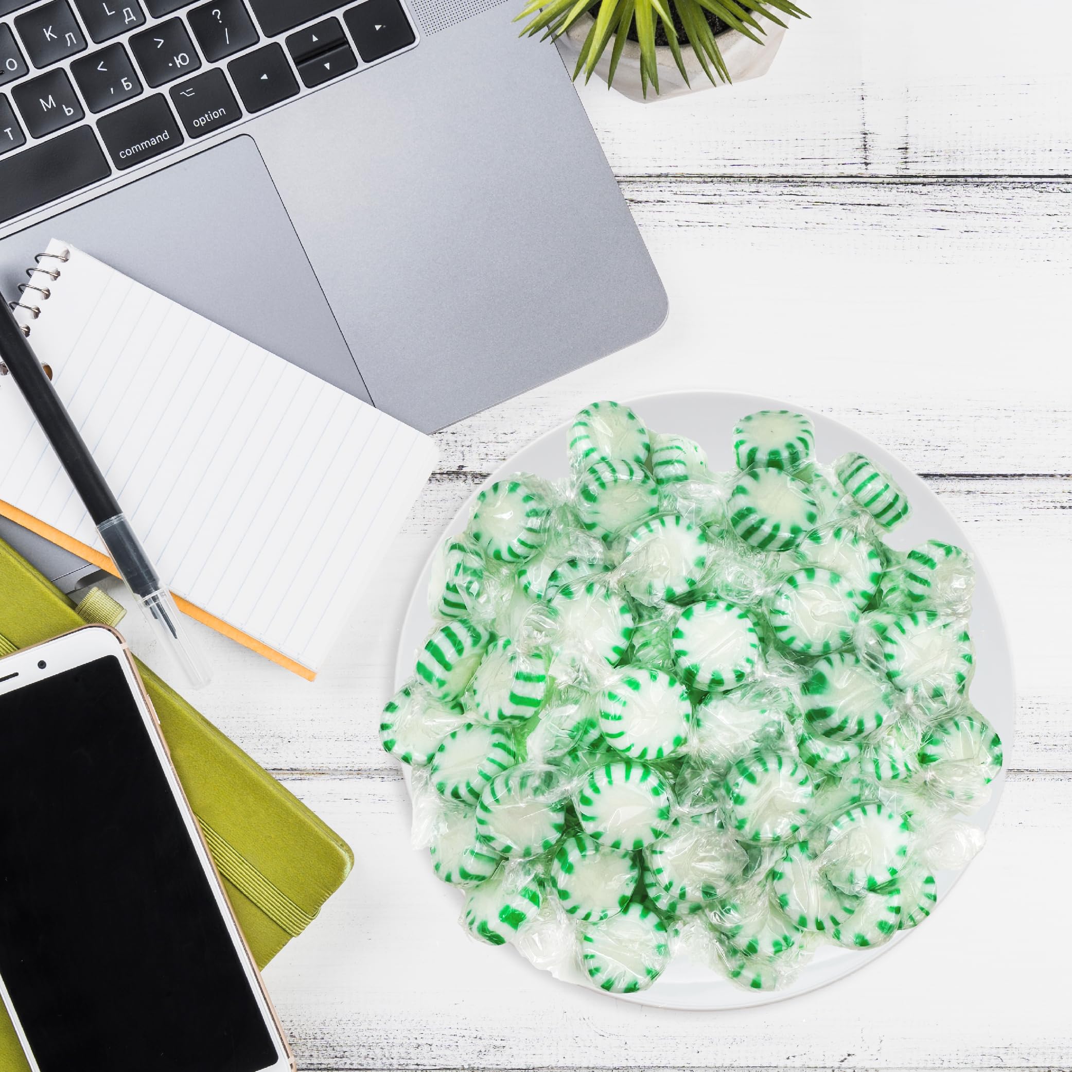 Arcor Starlight Spearmint Mints - 2 Pound Bulk Bag (Approx 150 Pieces) | Refreshing Hard Candy for Office, Travel & Home Use | Sugar-Free Breath Freshener