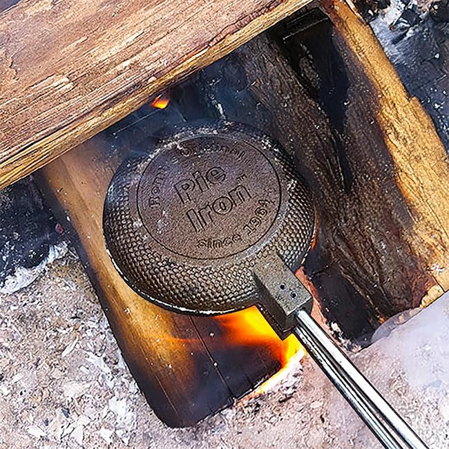Cast Iron Round Pie Iron for Campfire Cooking - Perfect for Outdoor, Backyard, Camping & Fire Pit Use - Make Delicious Sandwiches, Pies & Desserts Over Open Flame