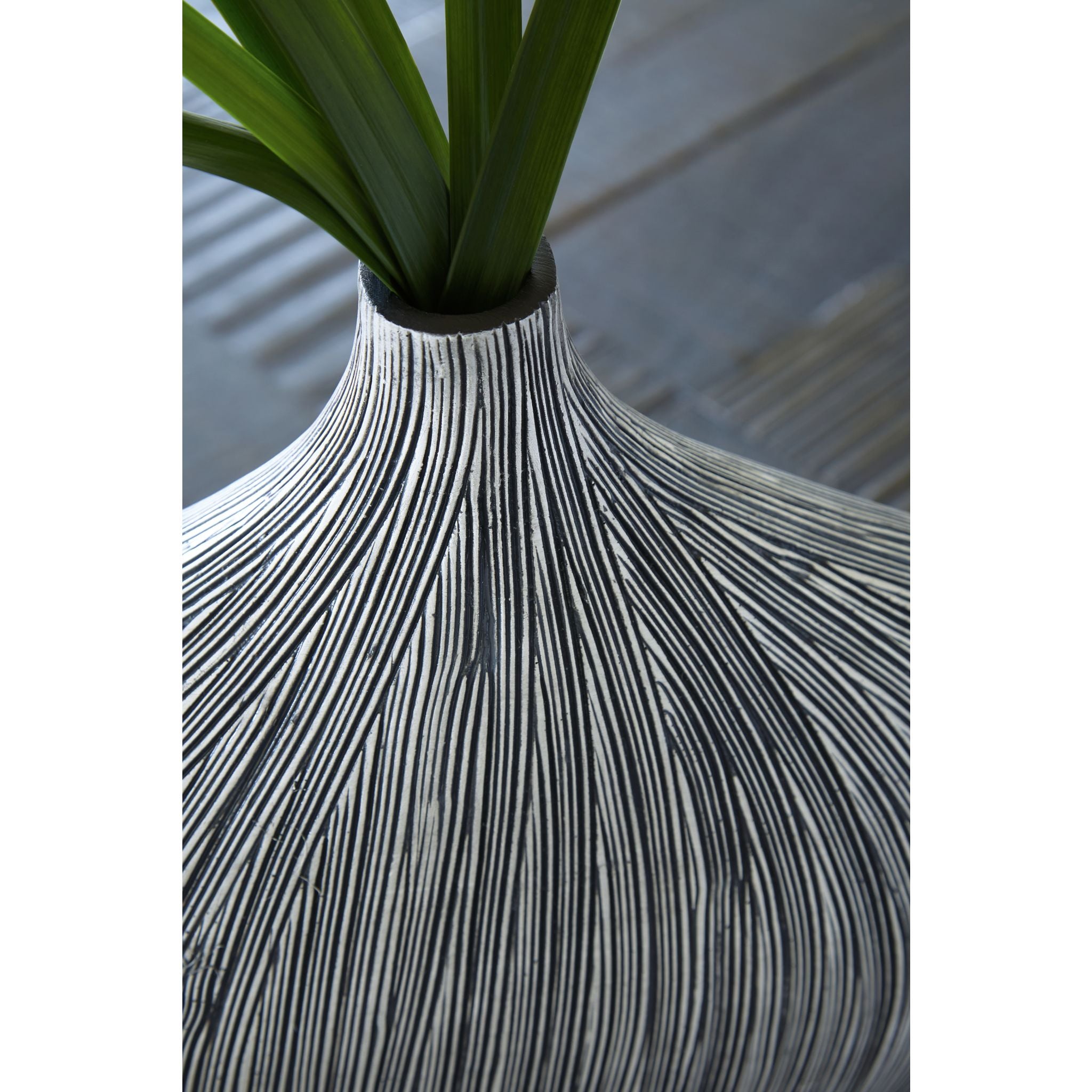 Elegant Donya Vase - Handcrafted Ceramic Home Decor for Living Room, Dining Table & Wedding Centerpieces