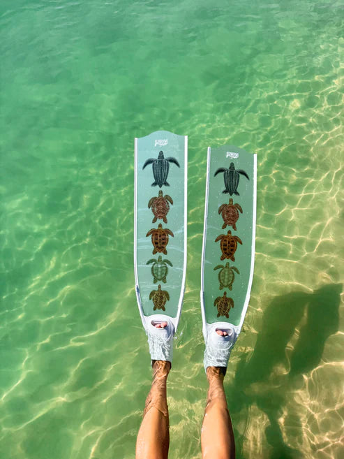 Divermon Turtle Free Diving Fins - Lightweight Composite Soft Blades for Scuba Diving, Snorkeling & Spearfishing | Perfect for Ocean Exploration & Underwater Adventures