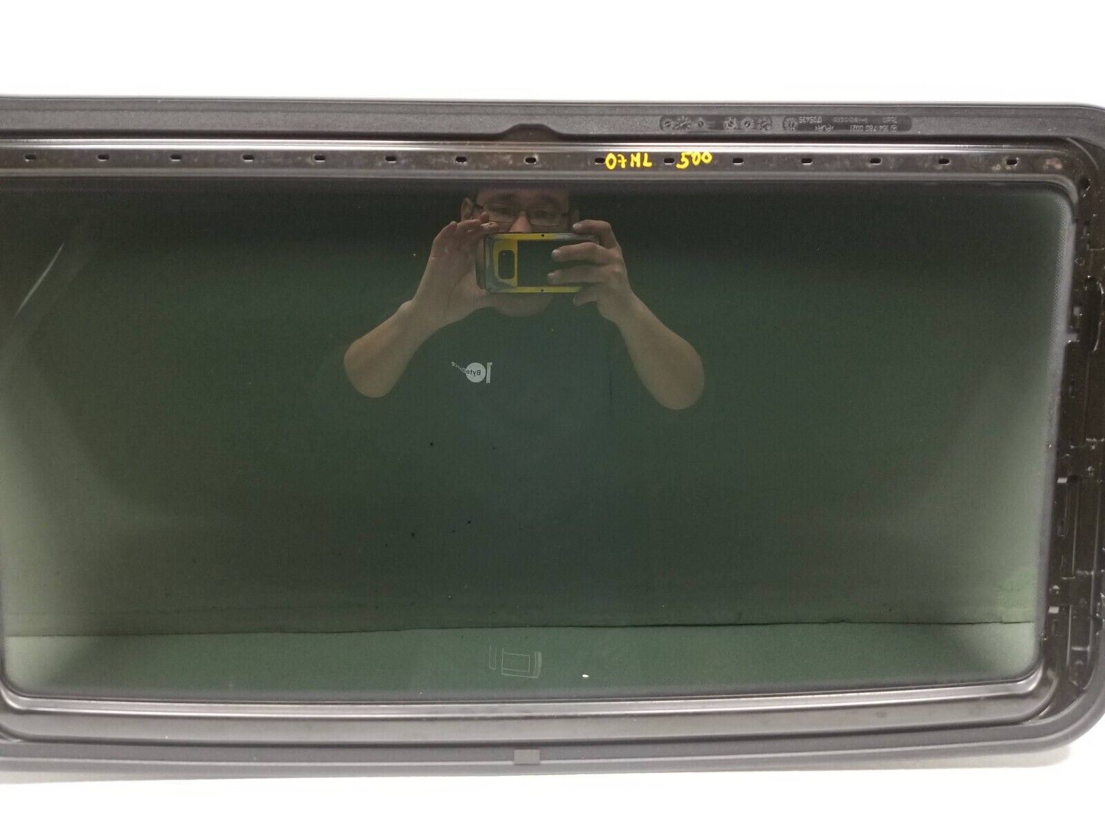 2006-2011 Mercedes Benz ML500 OEM Sunroof Glass Replacement - Perfect for Roof Repair & Luxury SUV Upgrades