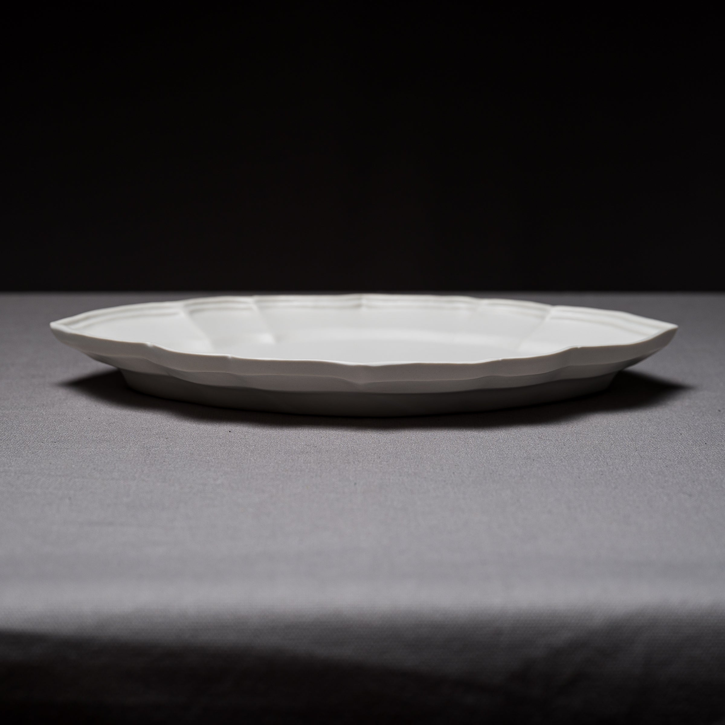 Handmade USUKIYAKI Ryoka Oval Ceramic Plate - Japanese Artisan Dinnerware Set (2 Sizes) for Sushi, Desserts & Home Decor