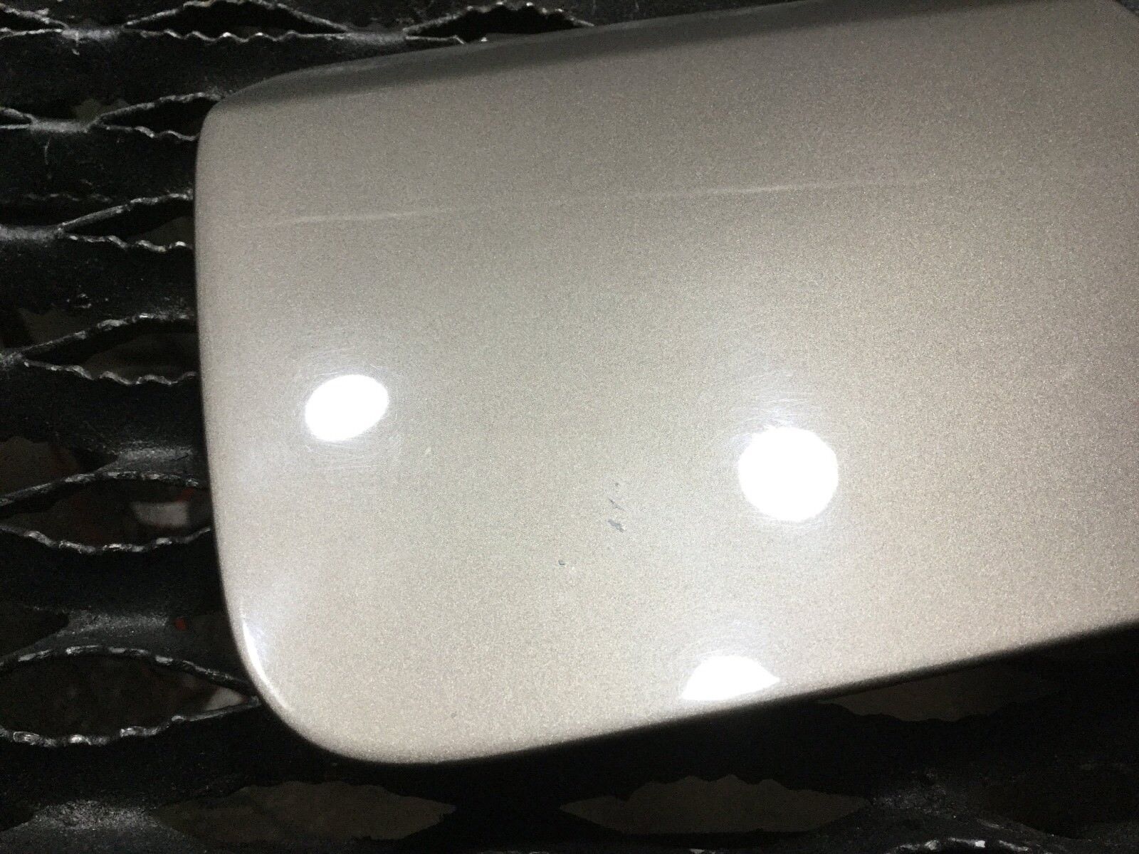 04-08 Audi A4 Fuel Gas Tank Filler Lid (OEM 8E0010190S) - Replacement Fuel Door Cover for Audi A4 B6/B7 Models - Perfect for Car Repair & Maintenance