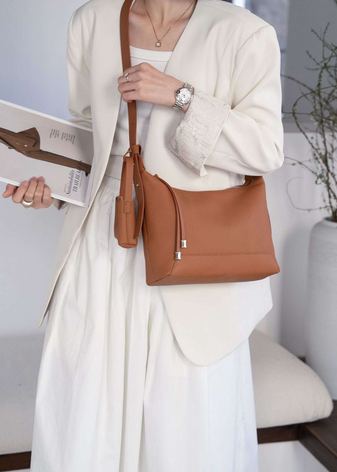 Stylish & Flexible Shoulder Bag for Women & Men - Perfect for Travel, Work, Gym & Everyday Use