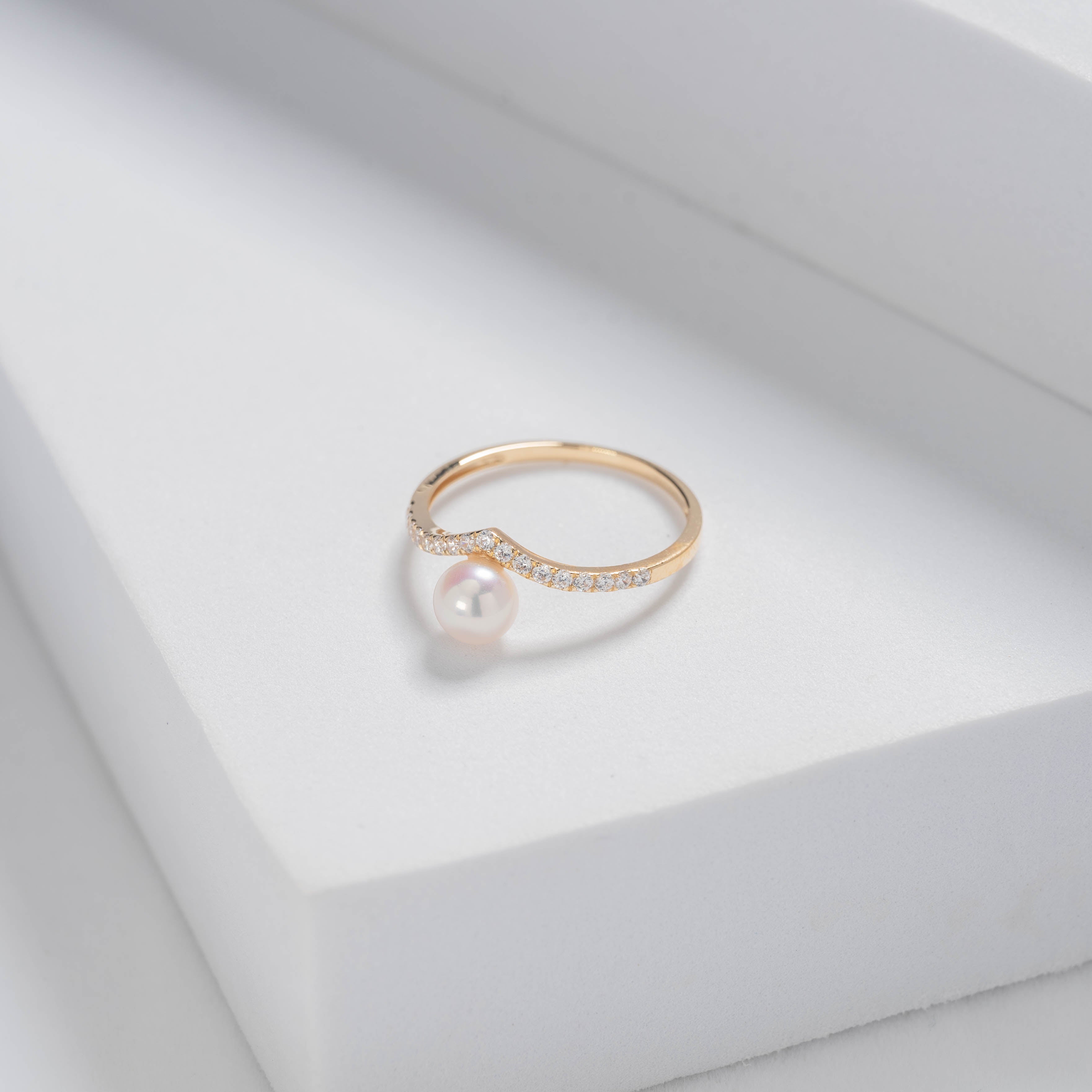 18K Gold Freshwater Pearl Ring for Women - Elegant Pearl Jewelry Gift for Anniversary, Birthday & Wedding - KR00039 | Perfect for Bridal, Party & Special Occasions