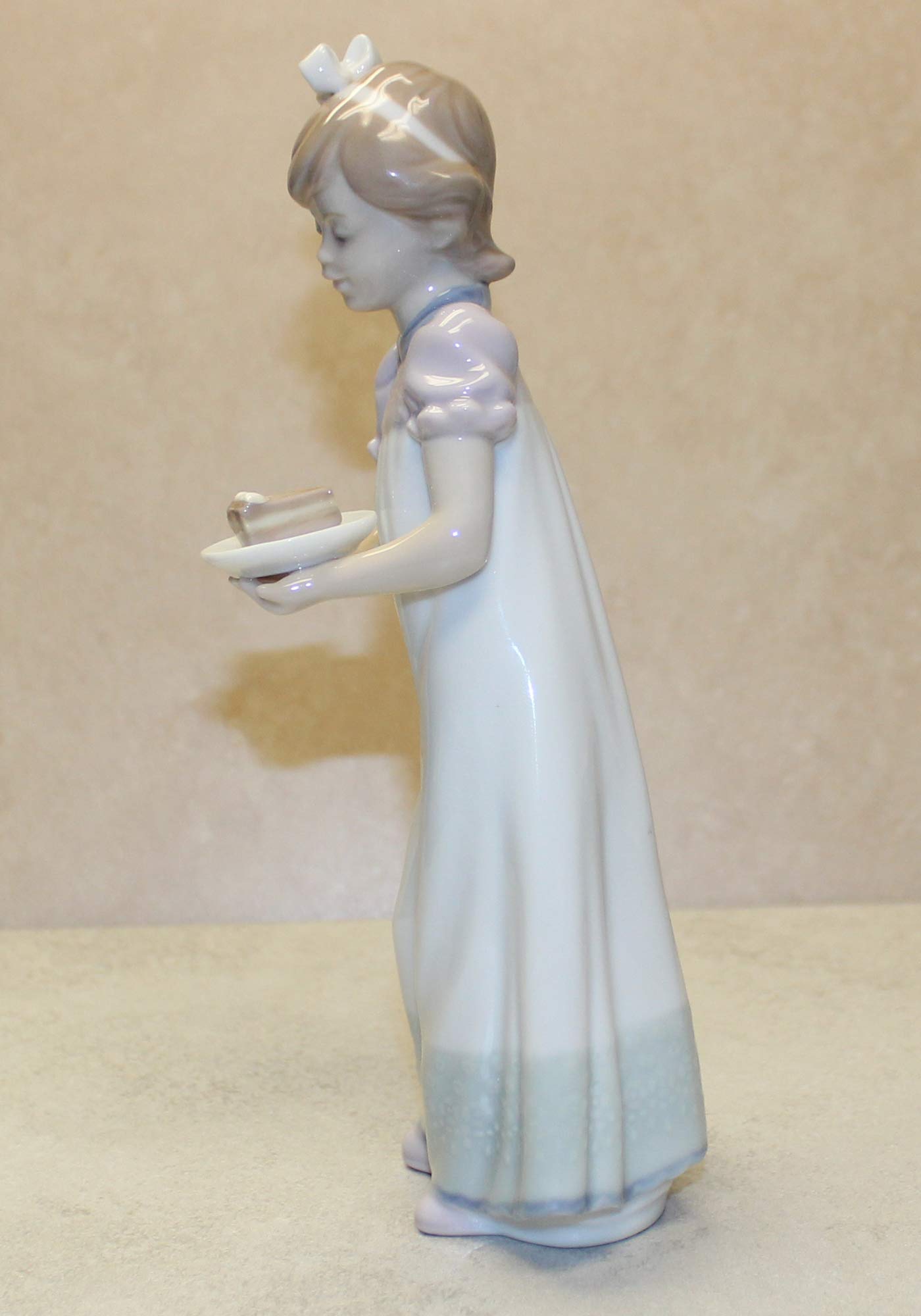 Lladro #5429 Happy Birthday Figurine - Exquisite Porcelain Collectible for Birthdays, Anniversaries & Special Occasions | Perfect Gift for Loved Ones & Home Decor