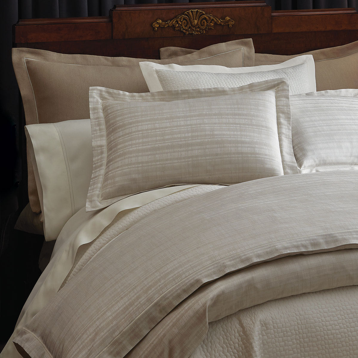 Luxury Duvet Covers & Shams Set - Premium Bedding Collection for Comfortable Sleep | Perfect for Master Bedroom, Guest Room & Hotel Decor