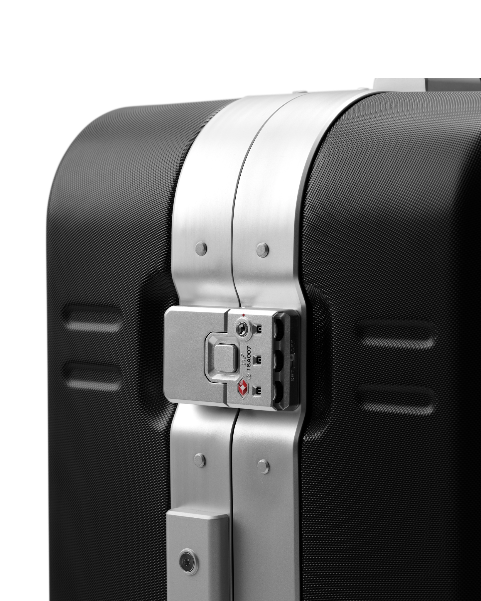 DB Journey Ramverk Pro Medium Check-in Luggage - 24