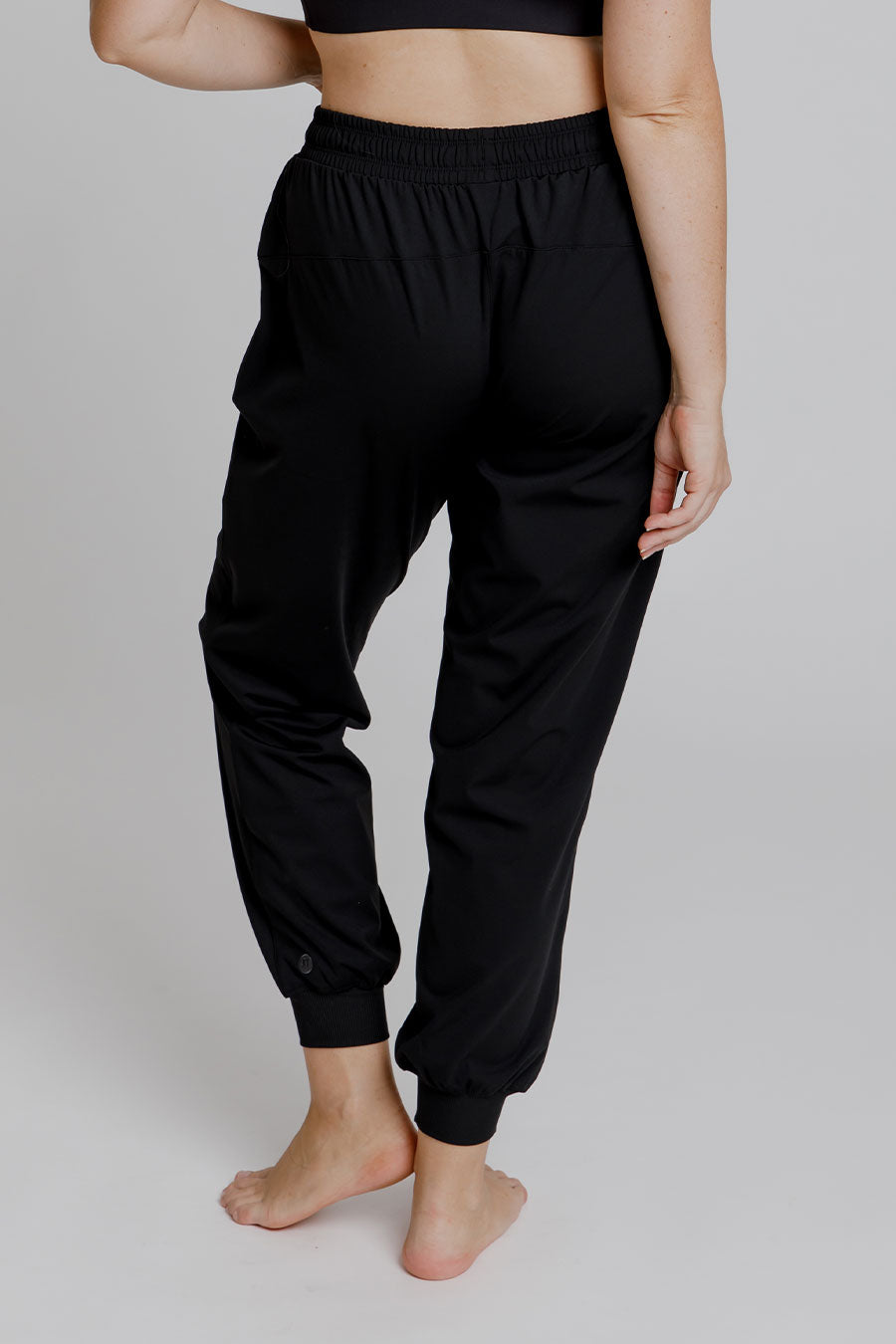 Smart Jogger Running Pants for Men - Lightweight Breathable Workout Joggers with Pockets - Perfect for Gym, Jogging & Casual Wear (Black)