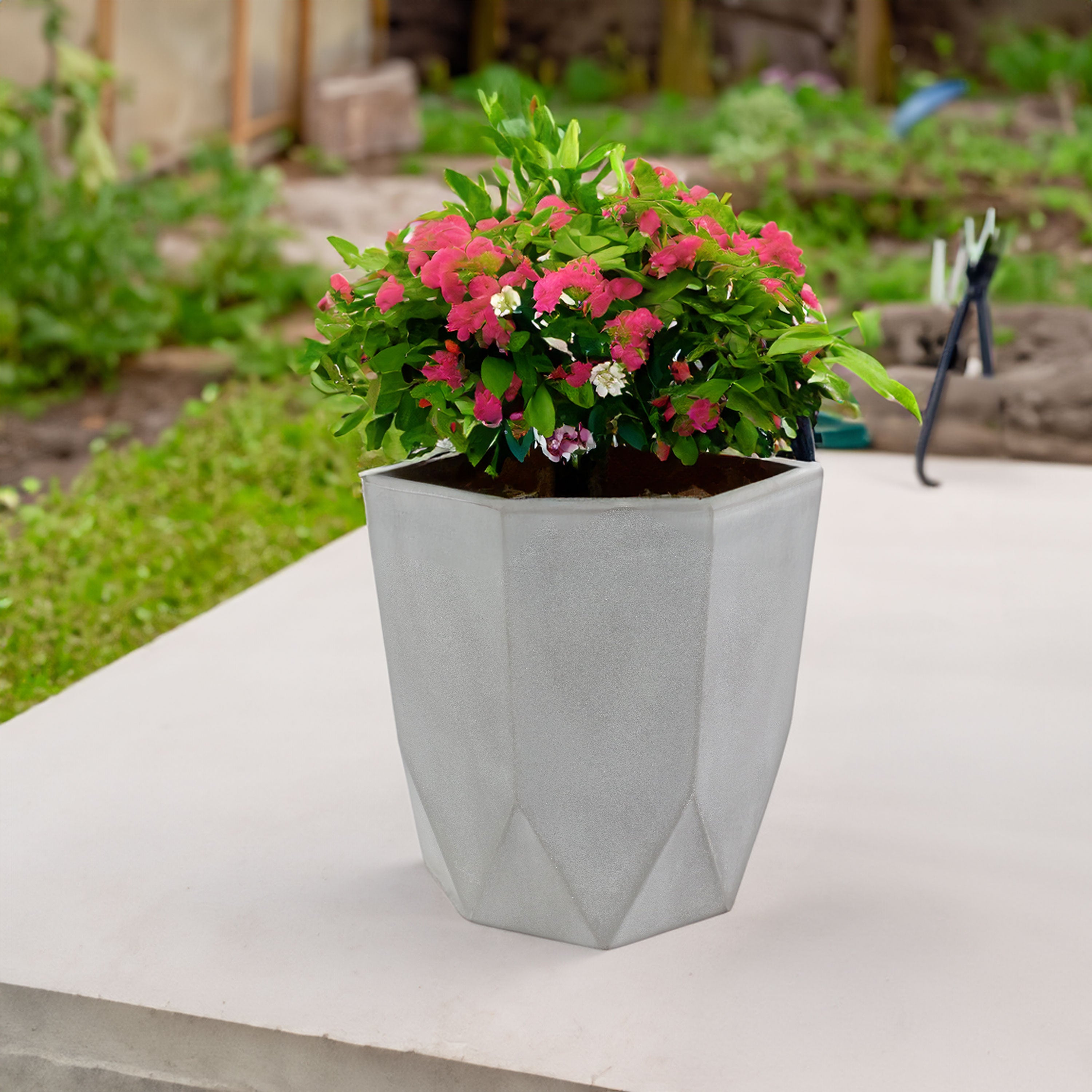 Modern Faceted Polyresin Planter - Light Gray Indoor/Outdoor Flower Pot - 14.75 Inch Decorative Garden Planter for Home, Patio, and Office Decor