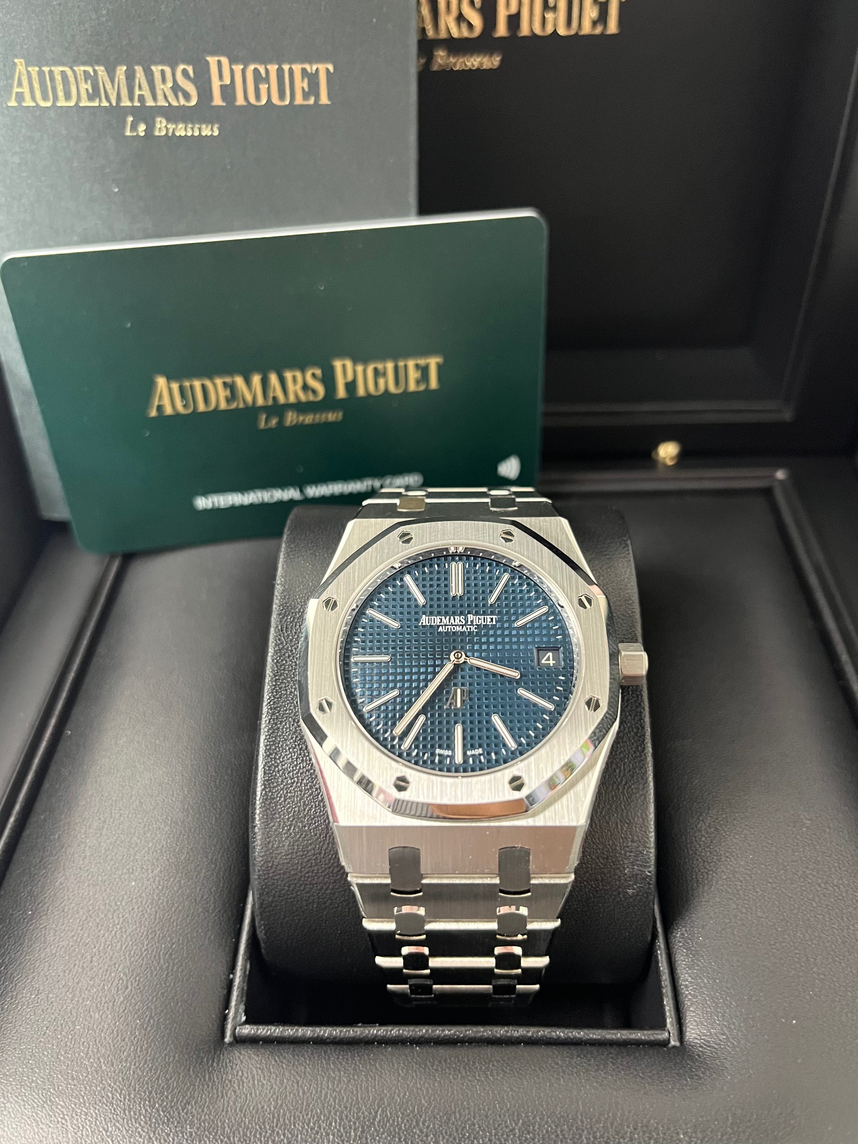 Audemars Piguet Royal Oak Jumbo 16202ST.OO.1240ST.01 Luxury Men's Watch - Perfect for Business Meetings, Formal Events & Watch Collectors