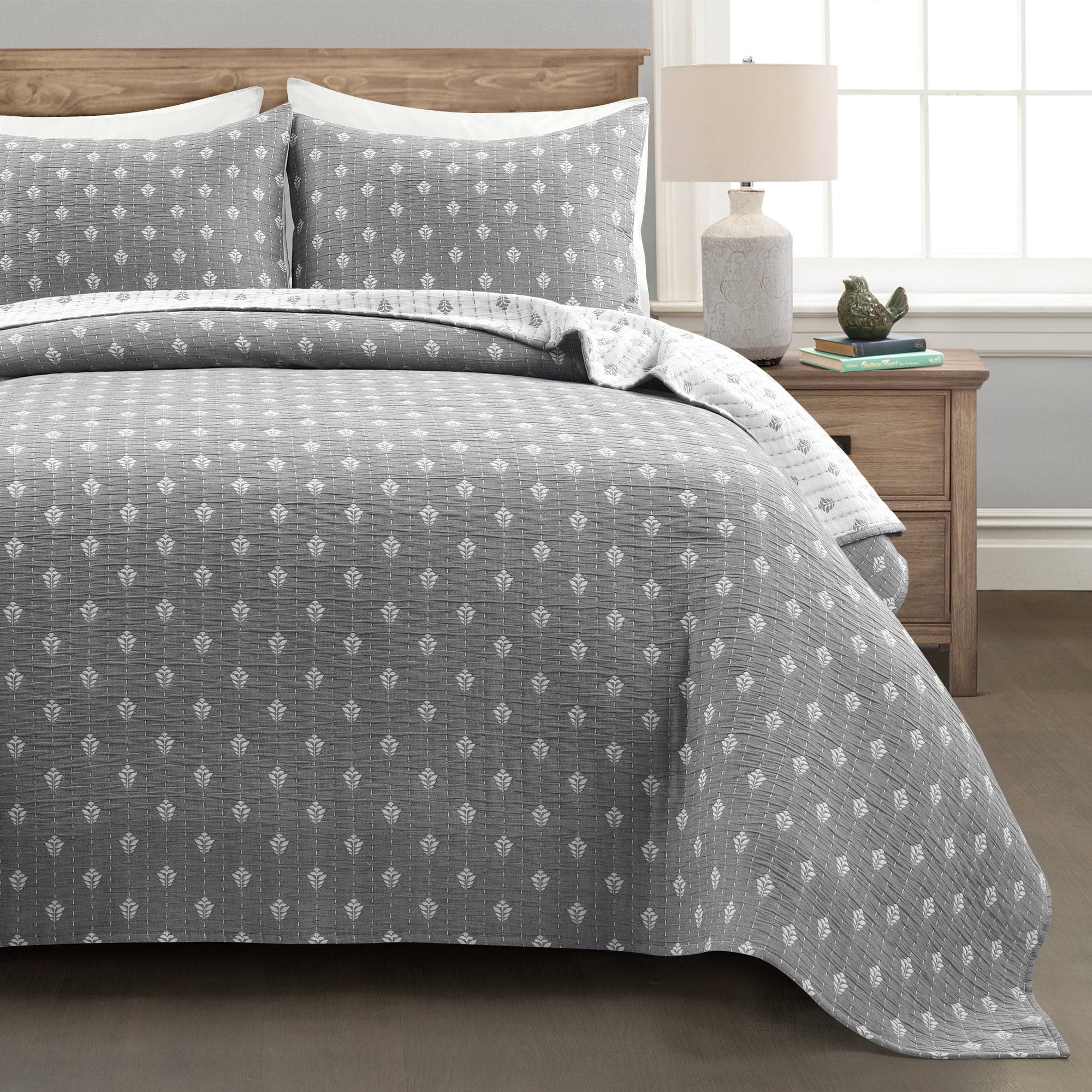 Hygge Kantha Hand-Stitched Yarn-Dyed Cotton Jacquard Quilt Coverlet Set - Cozy Bedding for Boho Chic & Farmhouse Style Bedrooms