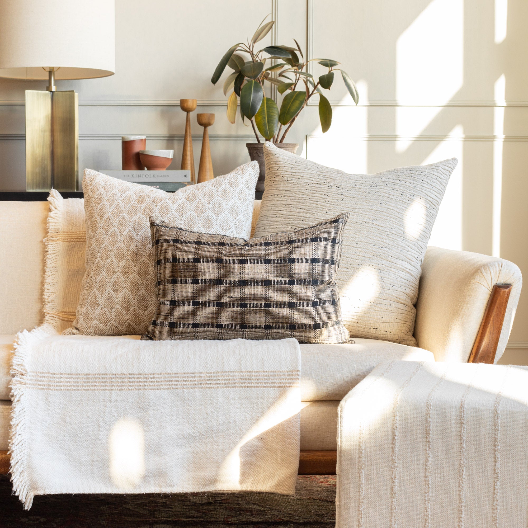 Premium 20x20 Burlap Pillow Cover - Farmhouse Decor for Sofa, Bed & Living Room - Eco-Friendly & Durable Home Accent
