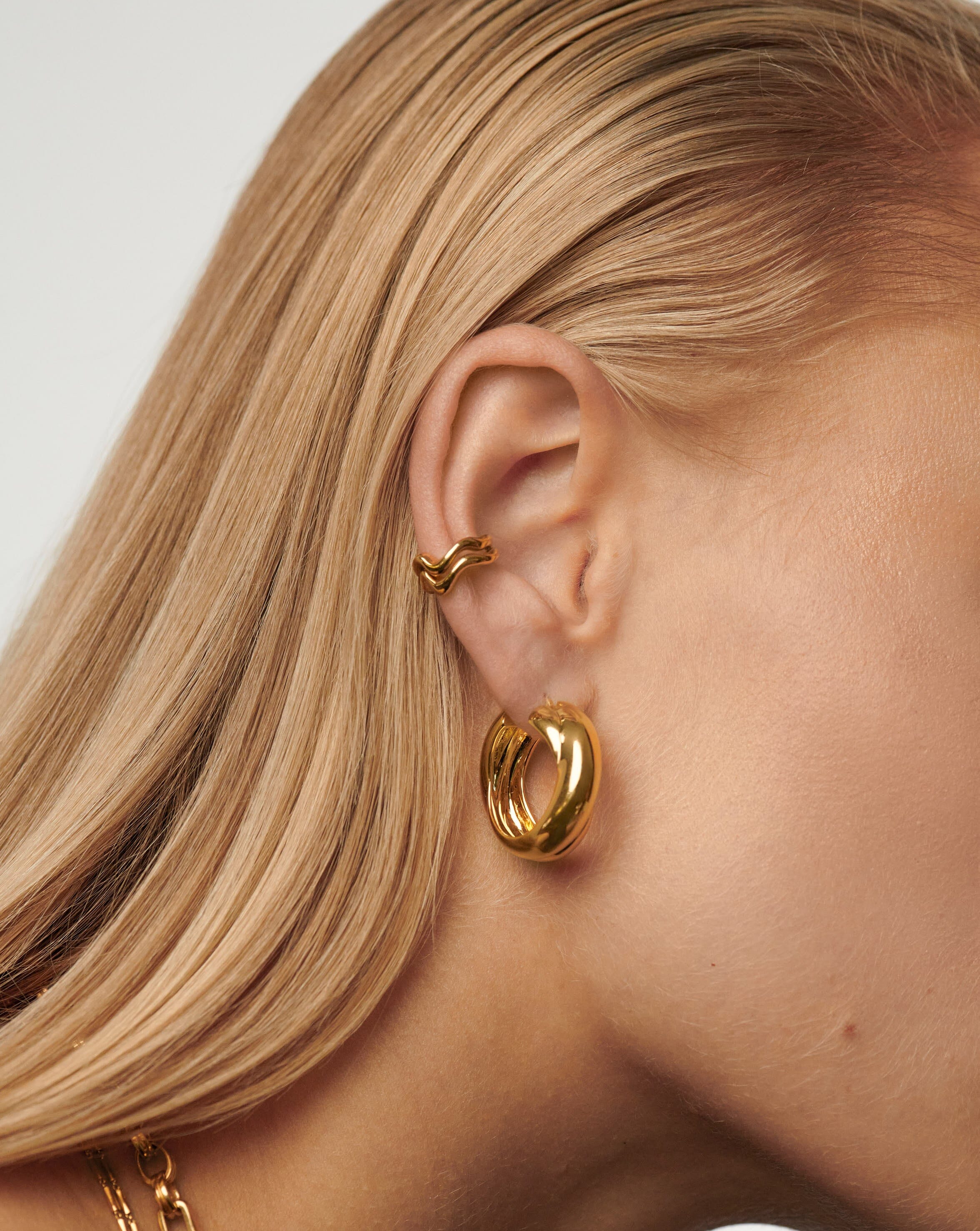 Lucy Williams Chunky Medium Entwine Hoop Earrings | 18k Gold Plated Women's Jewelry | Perfect for Parties, Weddings & Everyday Wear
