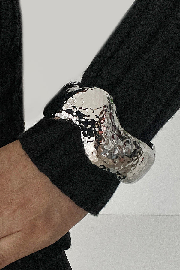 Trendy Geometric Metal Spring Bracelet for Women - Elegant Smooth Design for Everyday Wear & Fashion Accessories