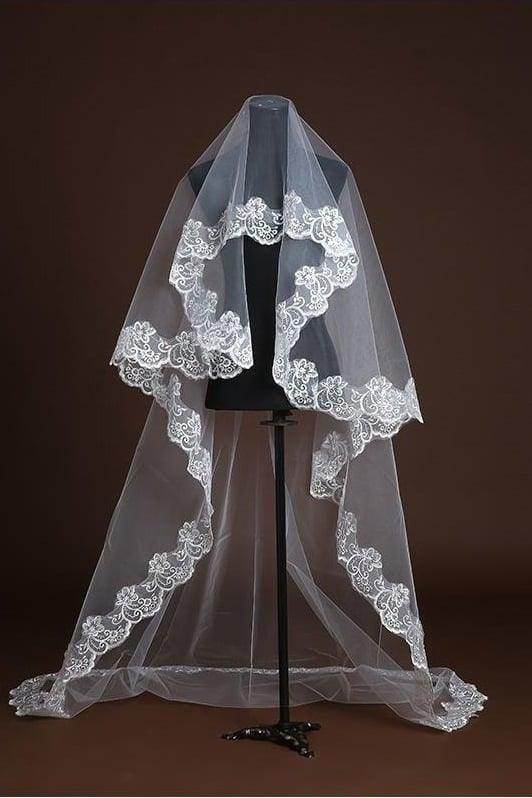Elegant One-Tier Lace Edge Tulle Wedding Veil (CV0378) - Perfect for Bridal Ceremonies, Vow Renewals & Romantic Photos