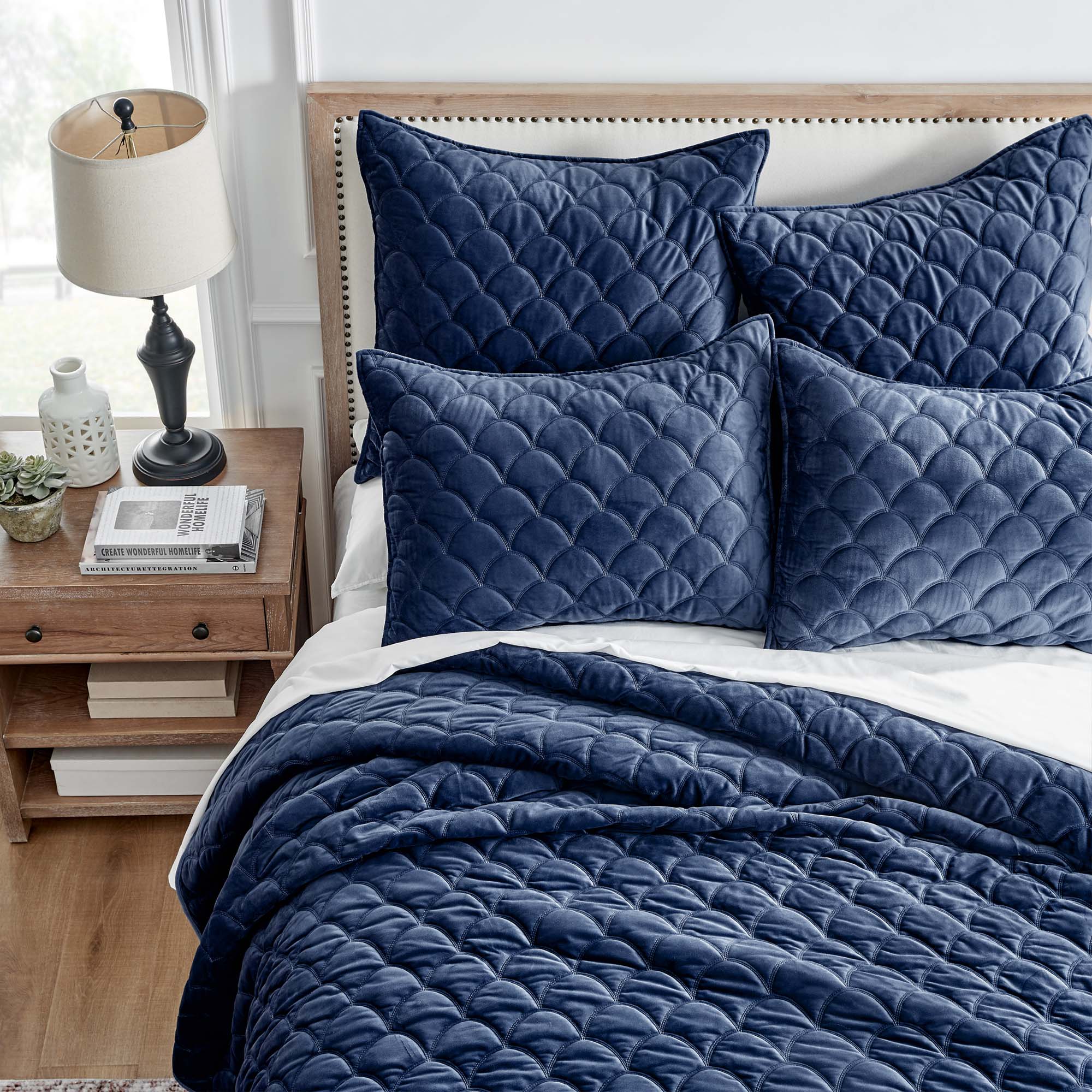 Luxury Velvet Quilt Set King Size - Ultra Soft & Warm Bedding Comforter for Winter - Perfect for Master Bedroom, Guest Room & Cozy Nights
