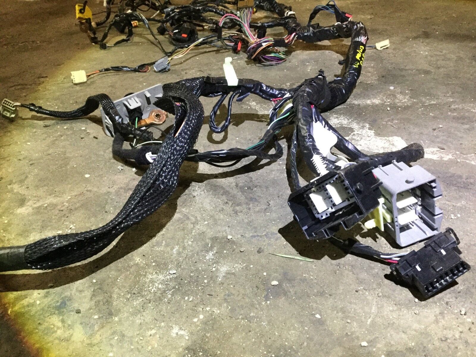 2005-2009 Toyota Prius OEM Dashboard Wiring Harness - Compatible with 2nd Gen Prius Models - Perfect for Electrical Repairs & Upgrades