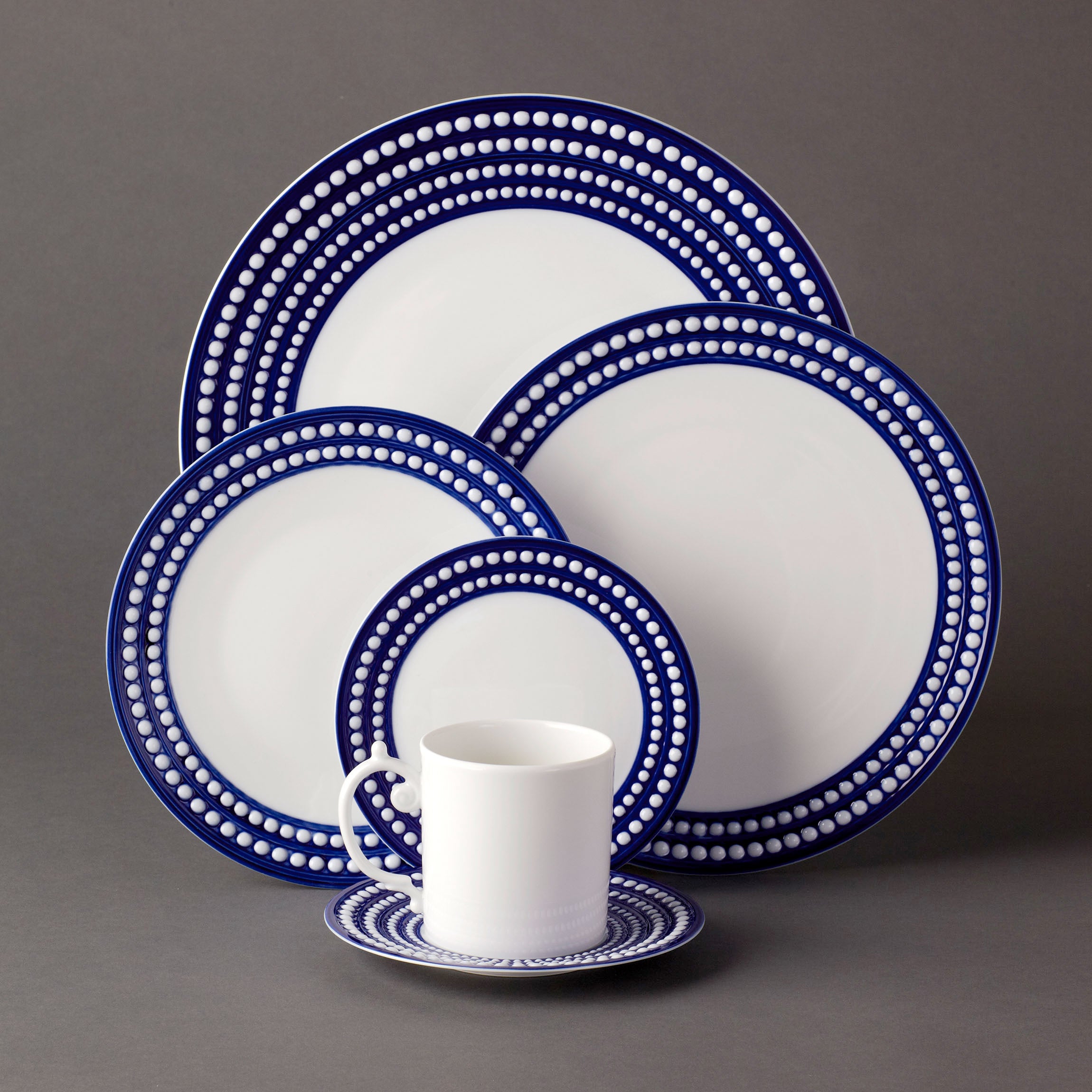 Perlée 16-Piece Blue Dinnerware Set - Elegant Porcelain Plates, Bowls & Mugs for Dining, Entertaining & Gifts