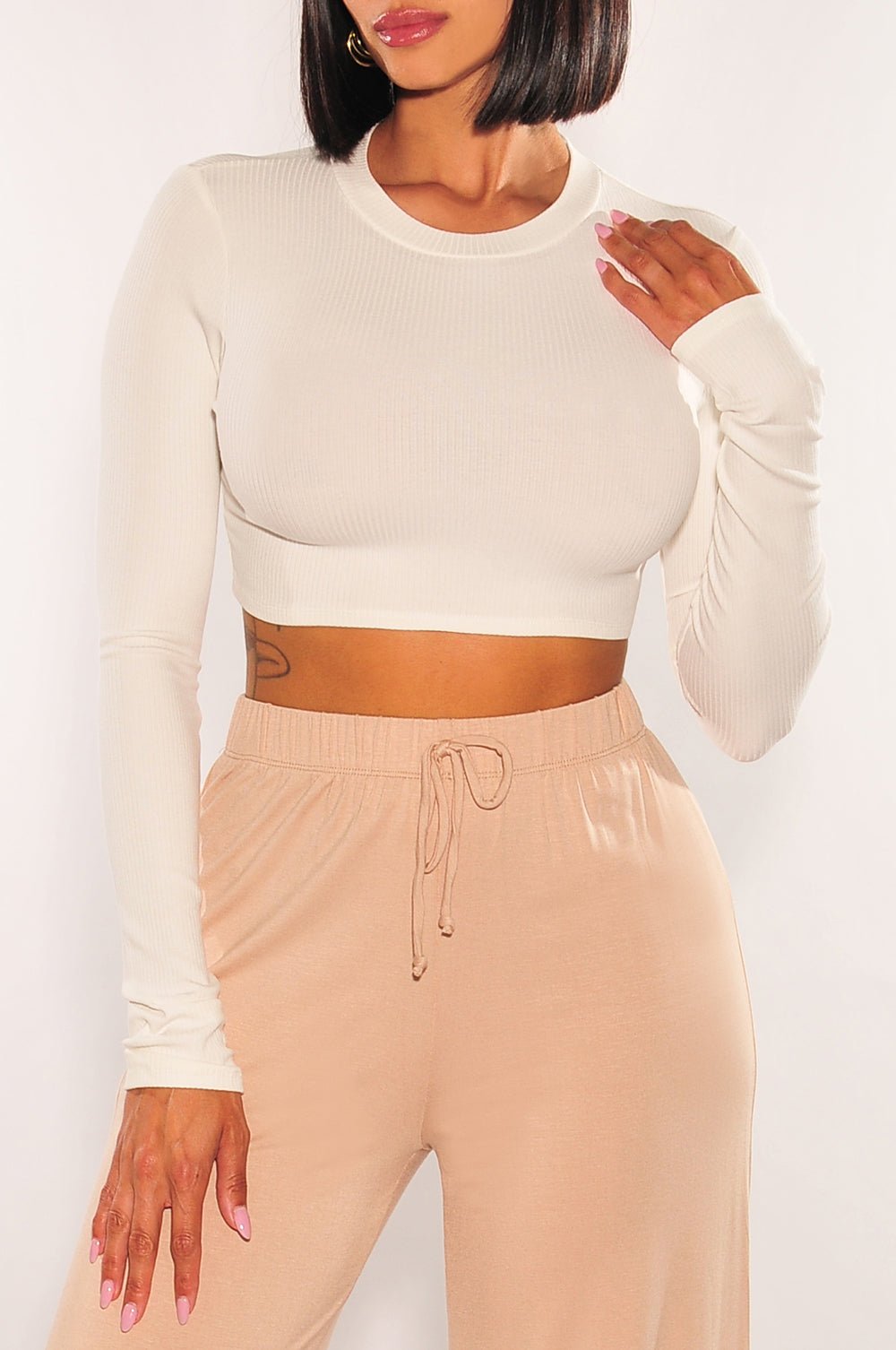 White Ribbed Long Sleeve Cropped Top for Women - Stretchy Casual Shirt, Trendy Fall Fashion, Perfect for Layering, Date Night & Streetwear Outfits